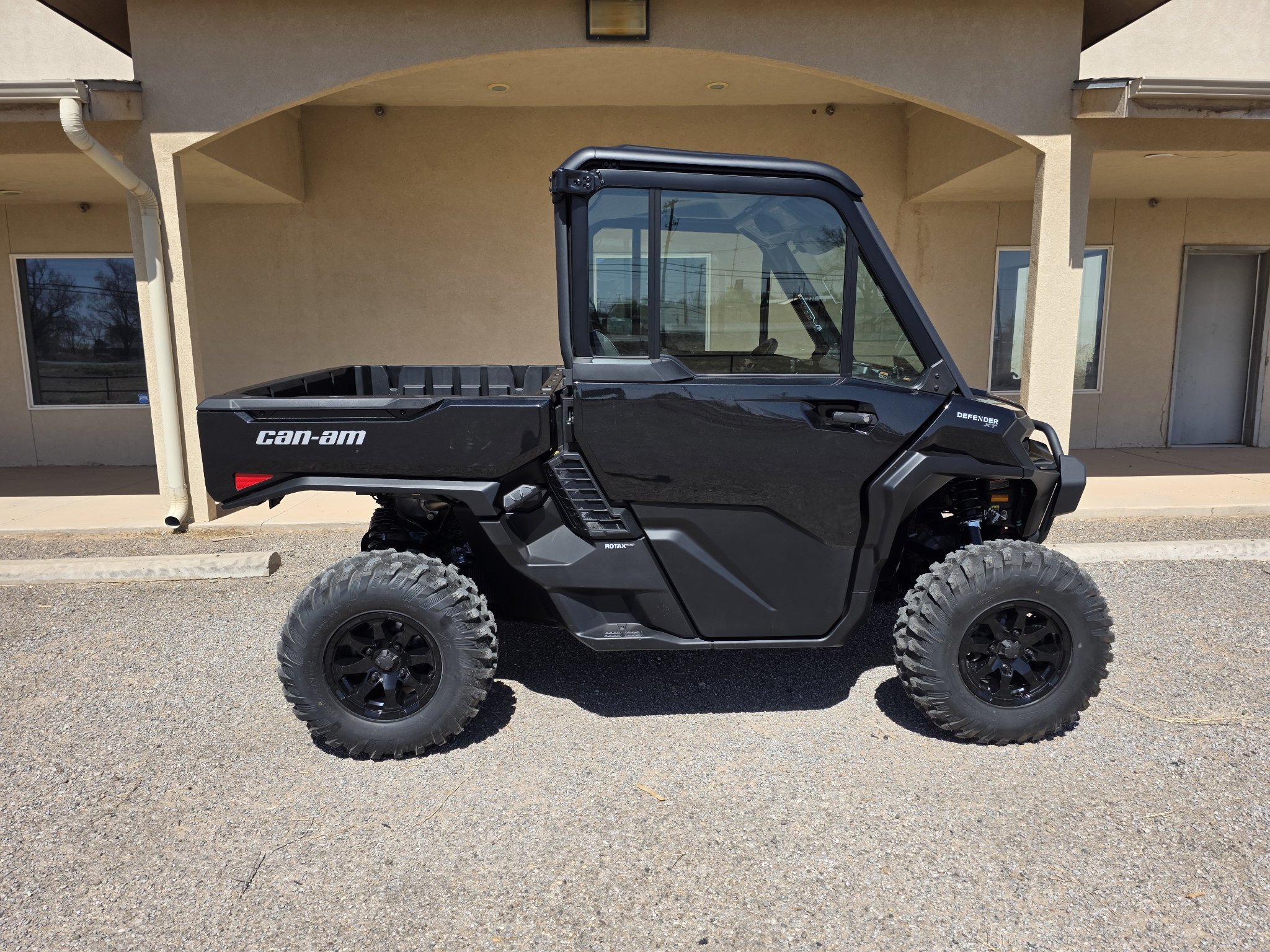 2026 Can-Am Defender XT CAB HD11