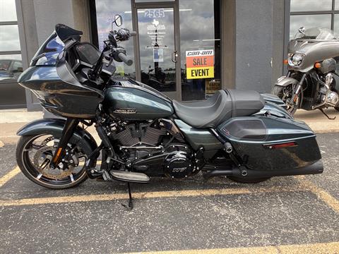 2025 Harley-Davidson Road Glide — photo 1 of 19