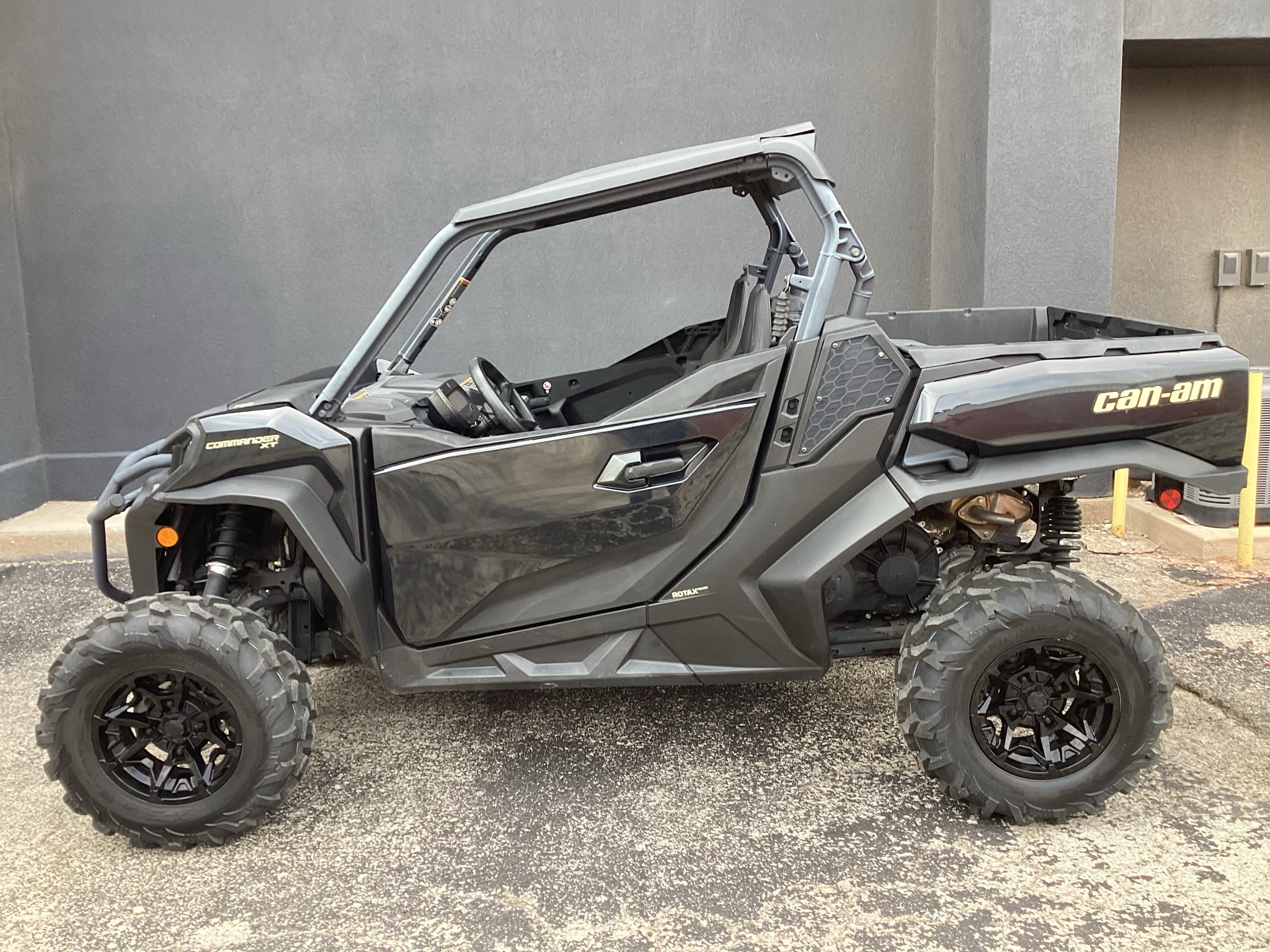2023 Can-Am Commander XT 700