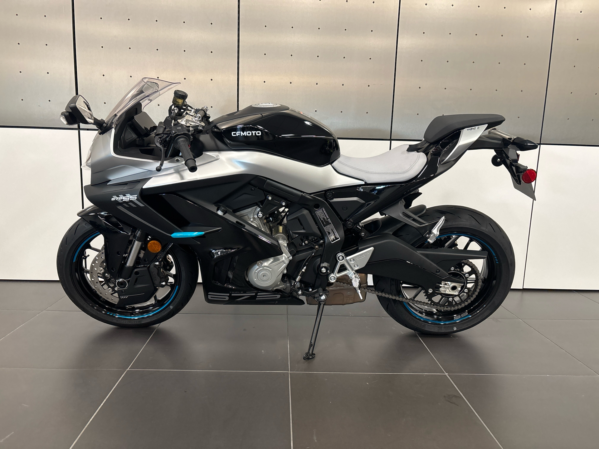 2026 CFMOTO 675SS | New Motorcycle For Sale | De Pere, Wisconsin