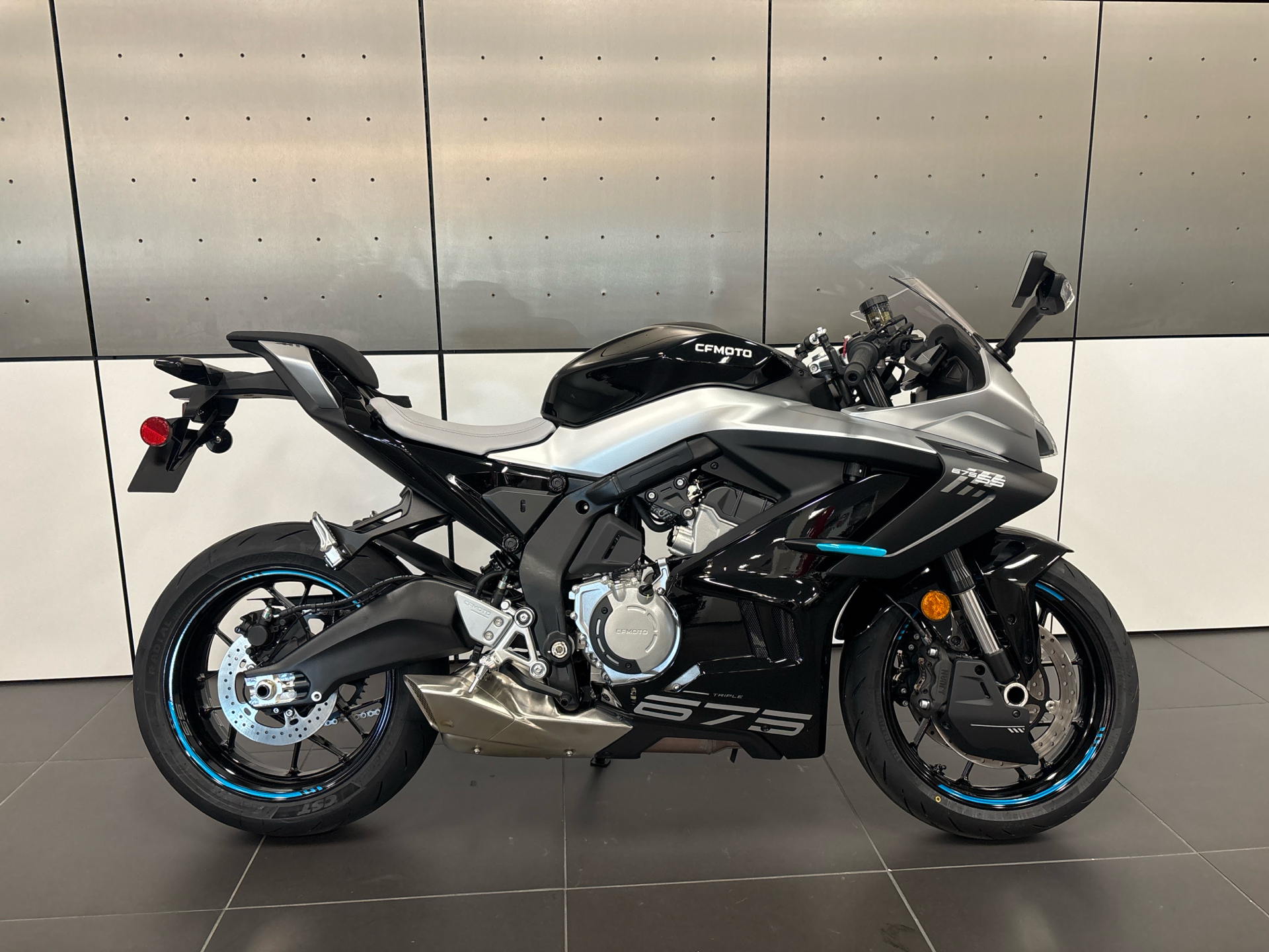 2026 CFMOTO 675SS | New Motorcycle For Sale | De Pere, Wisconsin