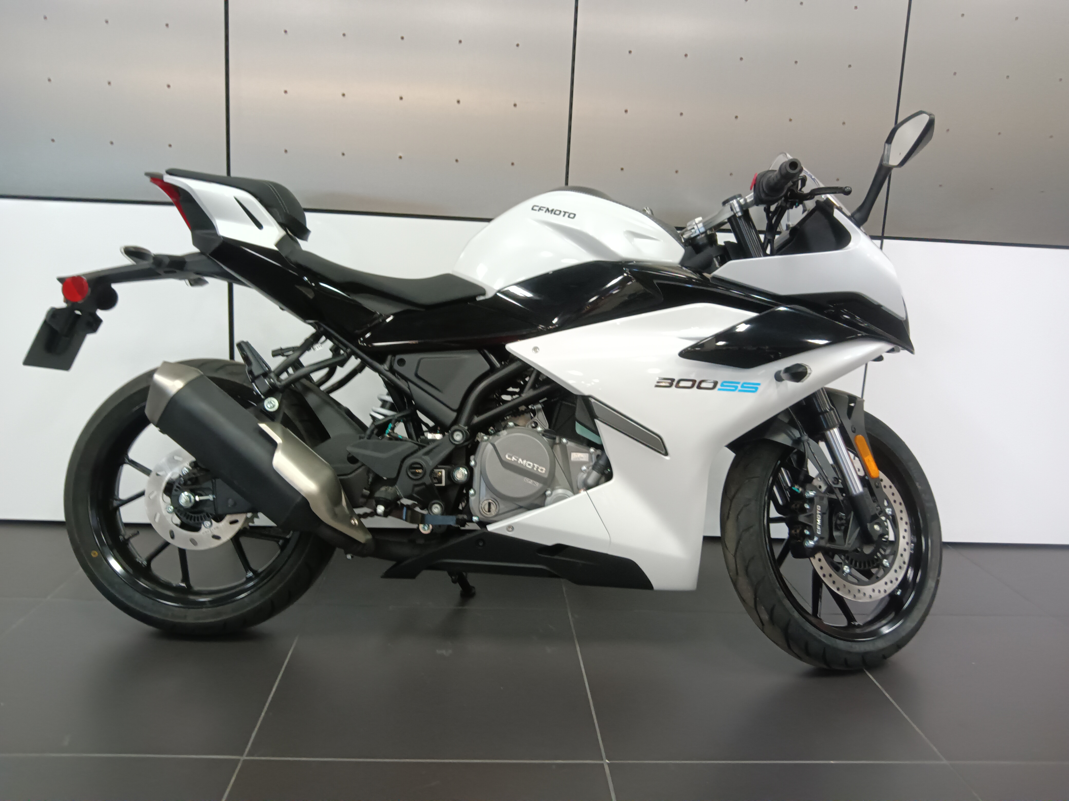 2025 CFMOTO 300SS | New Motorcycle For Sale | De Pere, Wisconsin 2025 CFMOTO 300SS | New Motorcycle For Sale | De Pere, Wisconsin