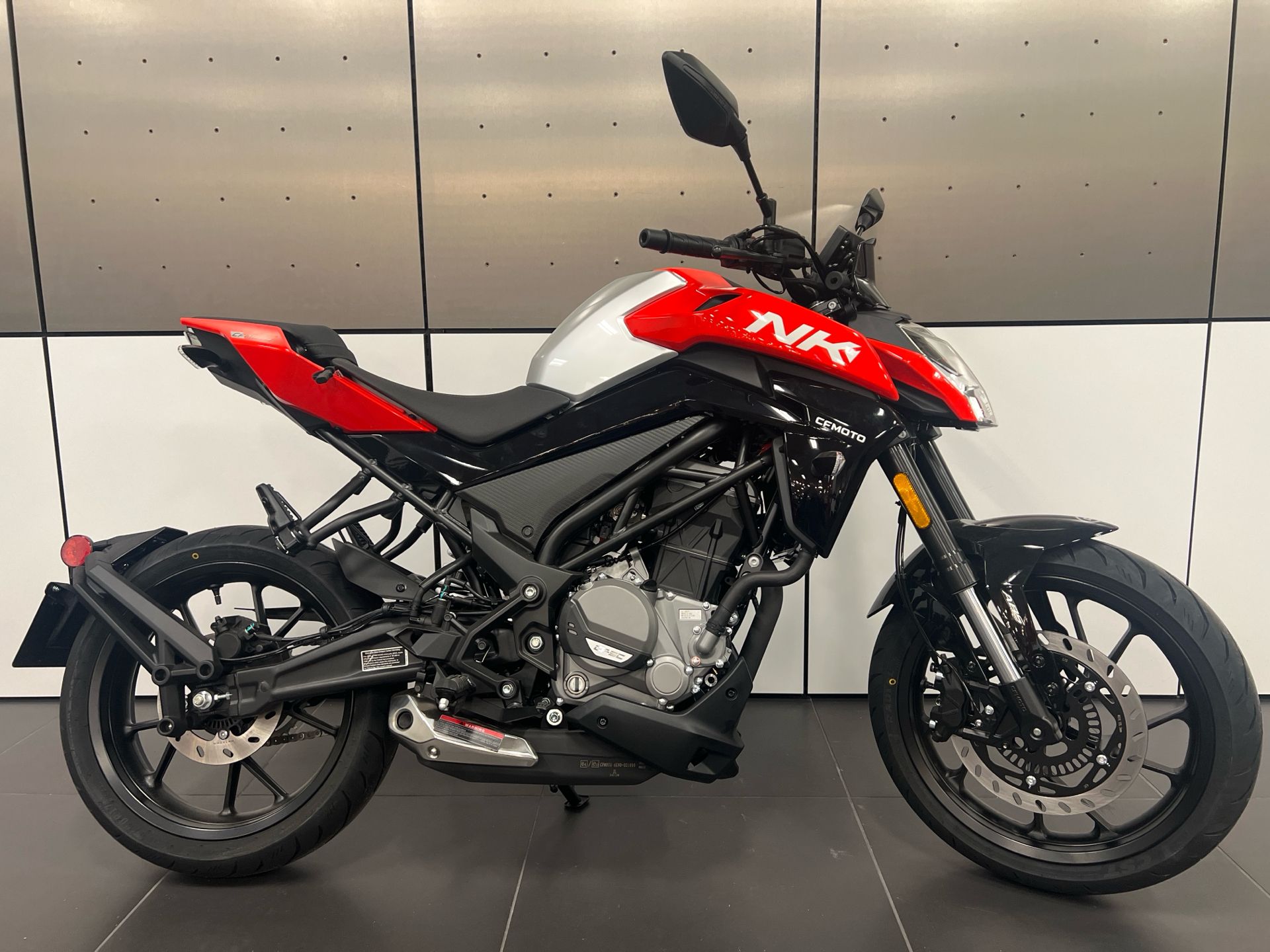 その他 FUN 2025 CFMOTO 300NK | New Motorcycle For Sale | De Pere, Wisconsin