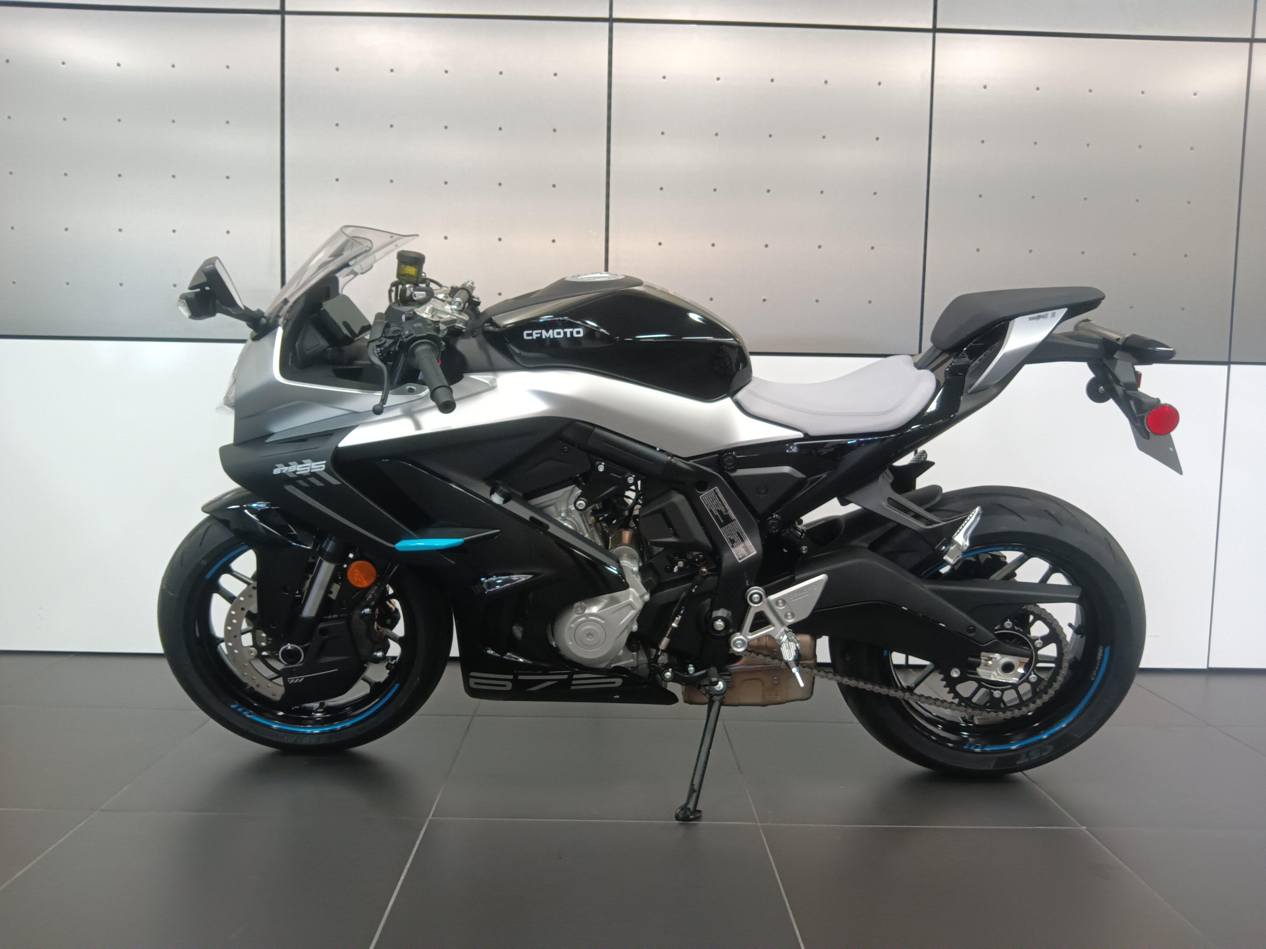 2025 CFMOTO 675SS | New Motorcycle For Sale | De Pere, Wisconsin