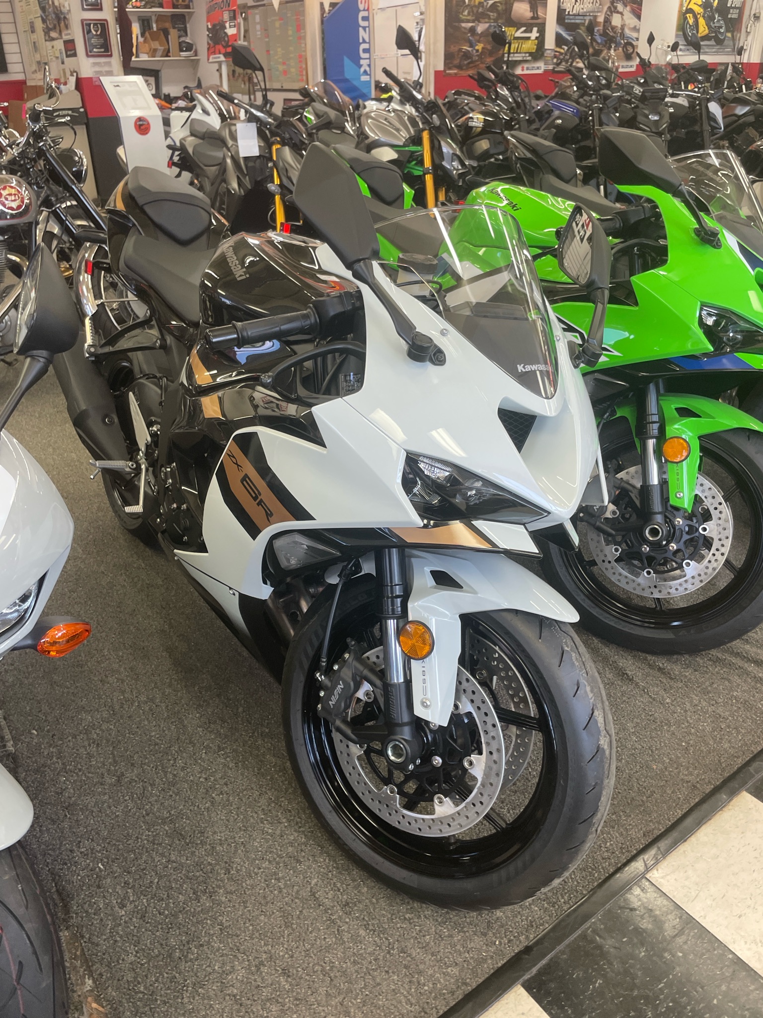 2026 Kawasaki Ninja® ZX-6R ABS 1