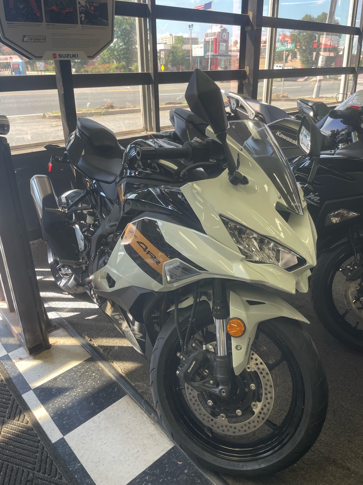 2026 Kawasaki Ninja® ZX-4RR ABS 1