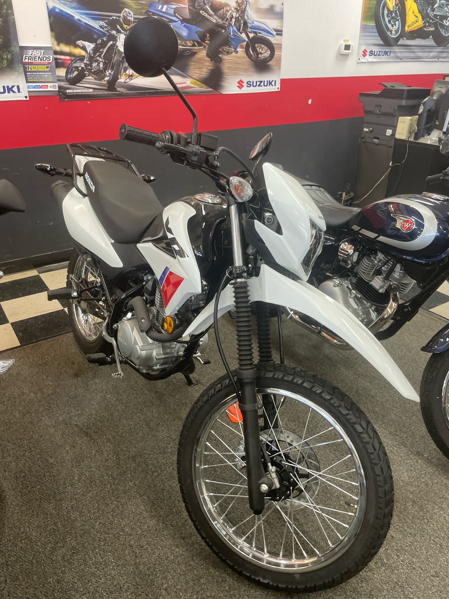 2025 Honda XR150L 1