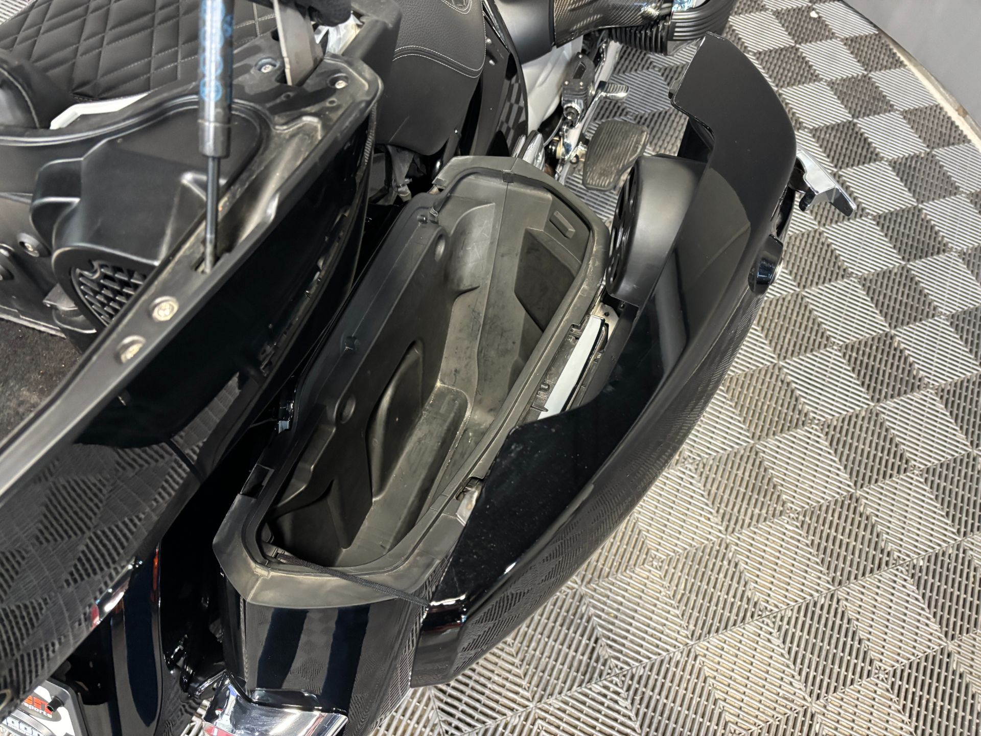 2022 BMW R 18 Transcontinental 11