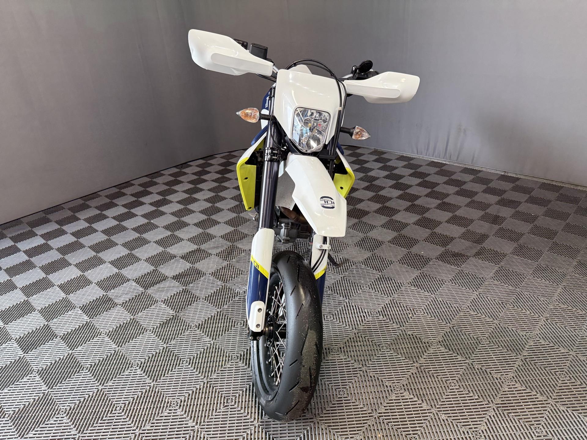 2019 Husqvarna 701 Supermoto 6