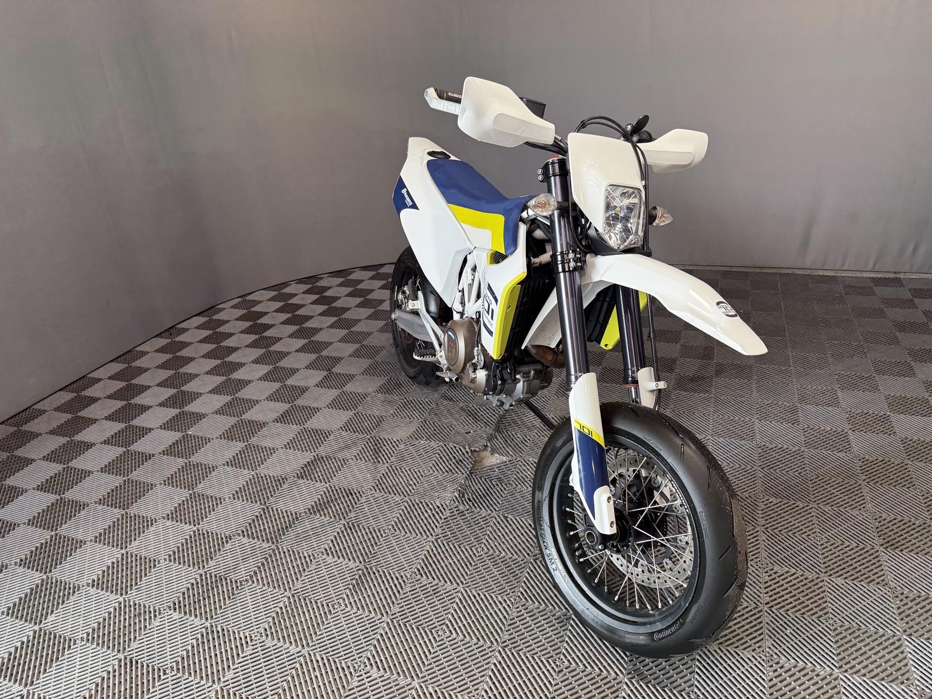 2019 Husqvarna 701 Supermoto 8