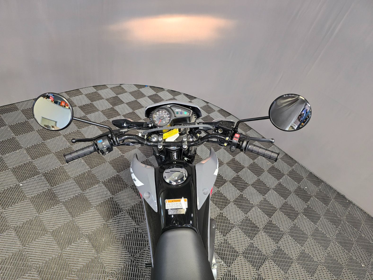 2025 Honda XR150L 9