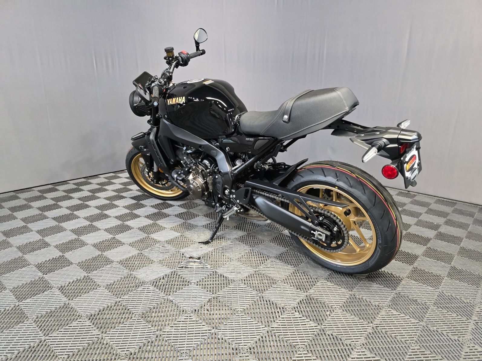 2025 Yamaha XSR900 7