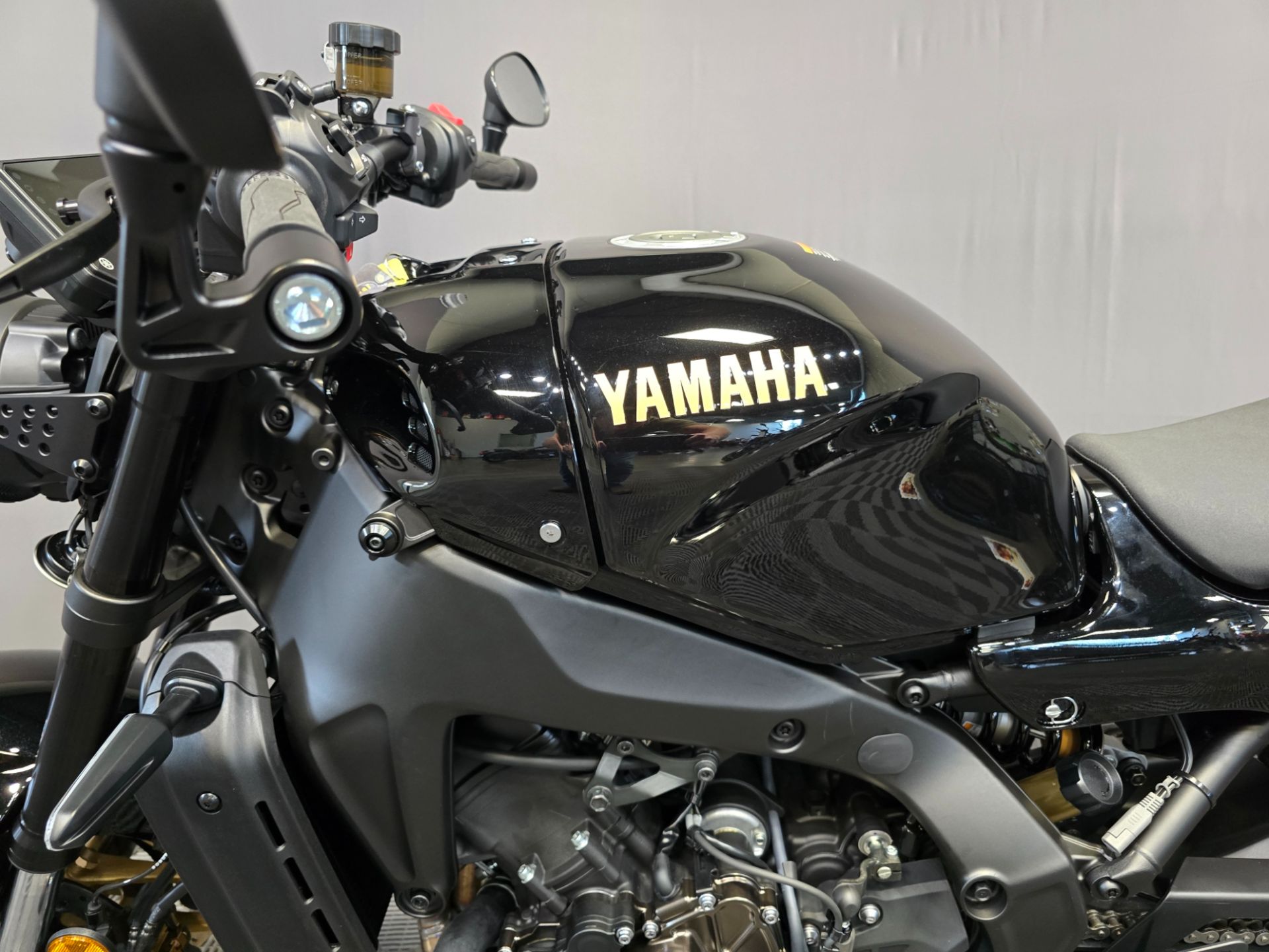 2025 Yamaha XSR900 11
