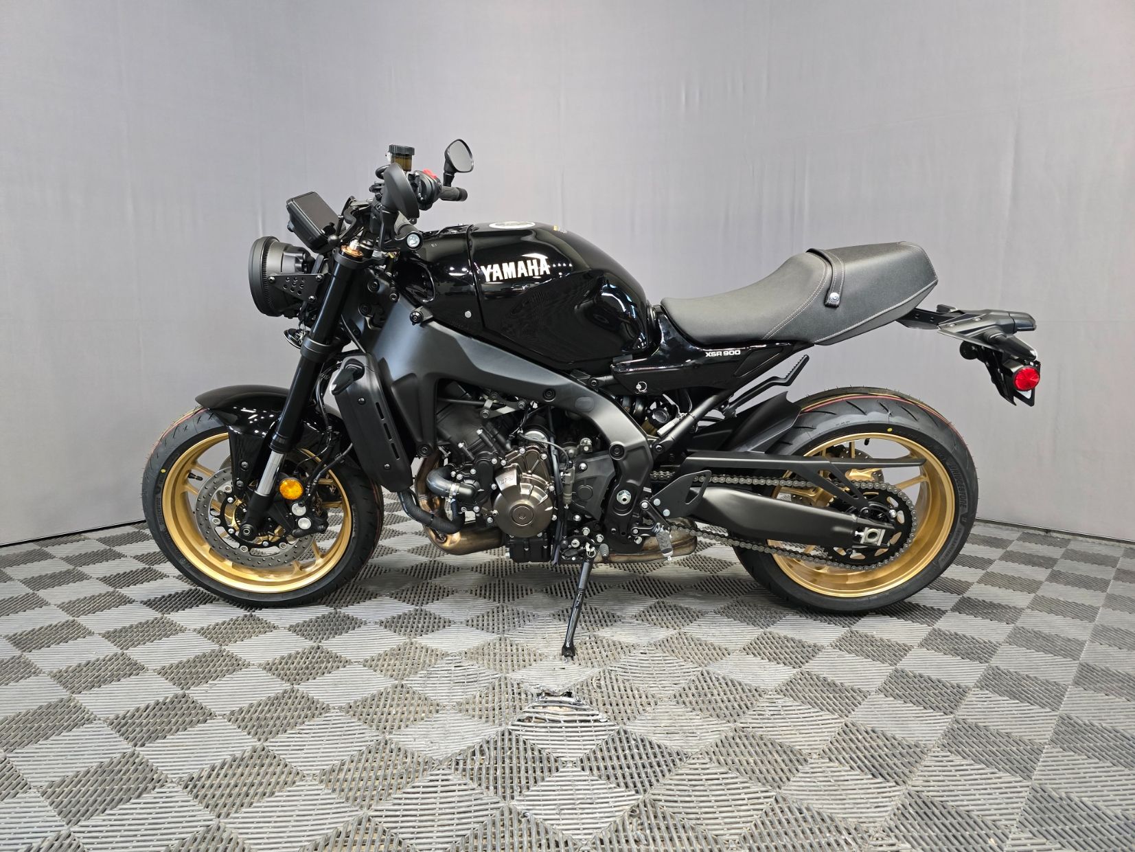 2025 Yamaha XSR900 8
