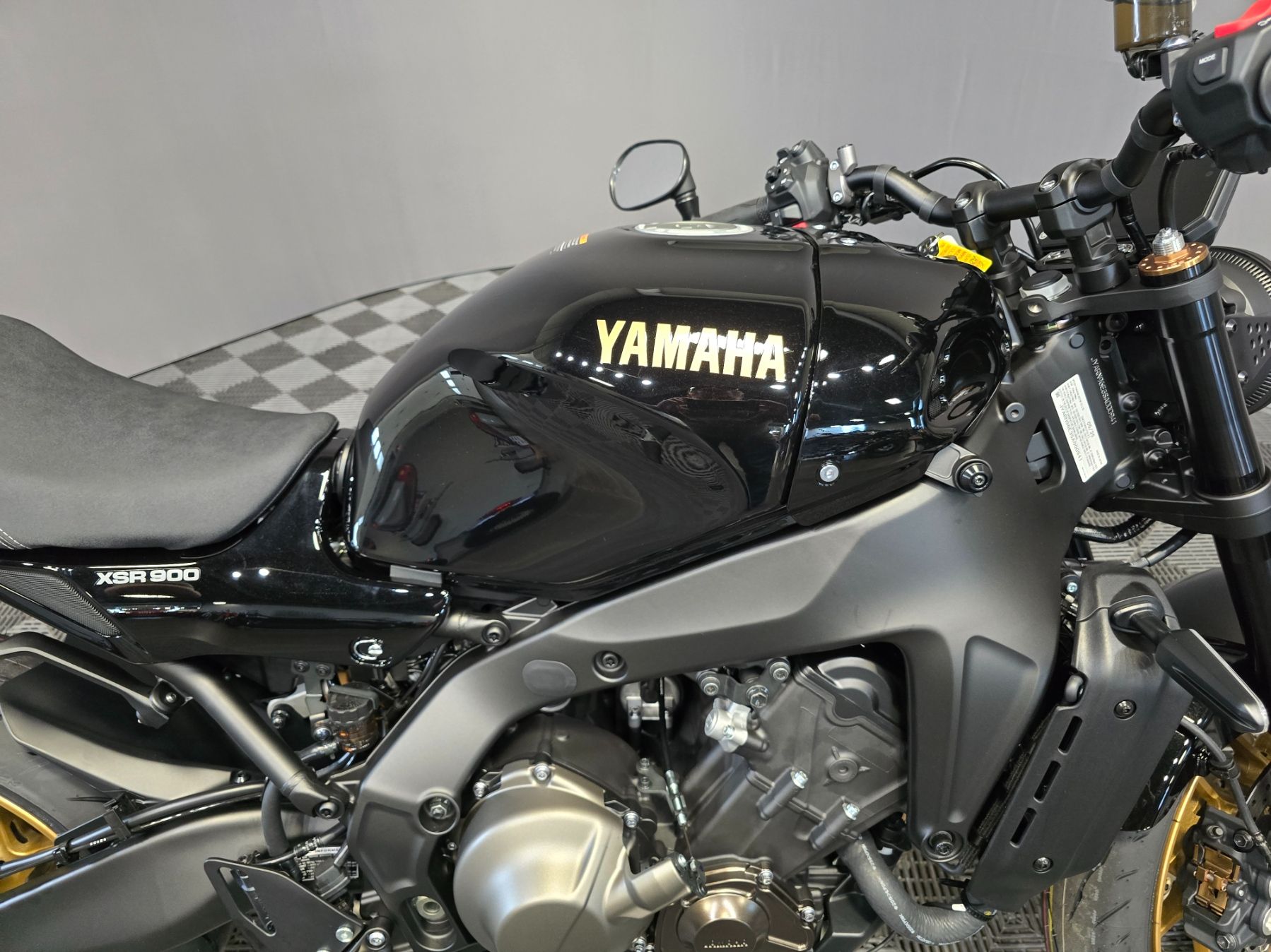 2025 Yamaha XSR900 10