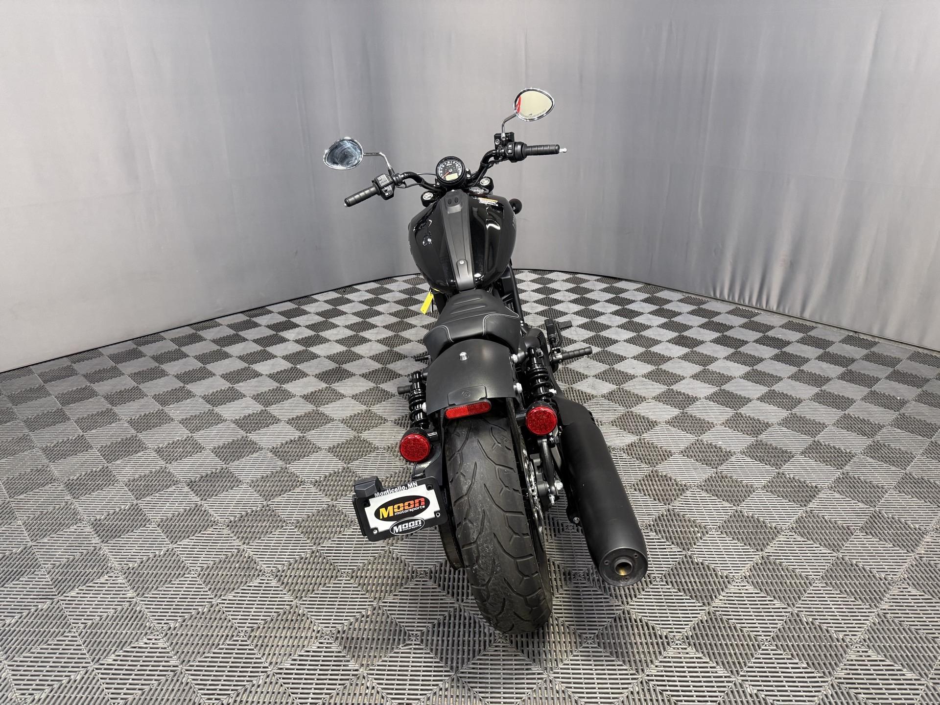 2025  Scout® Sixty Bobber 8