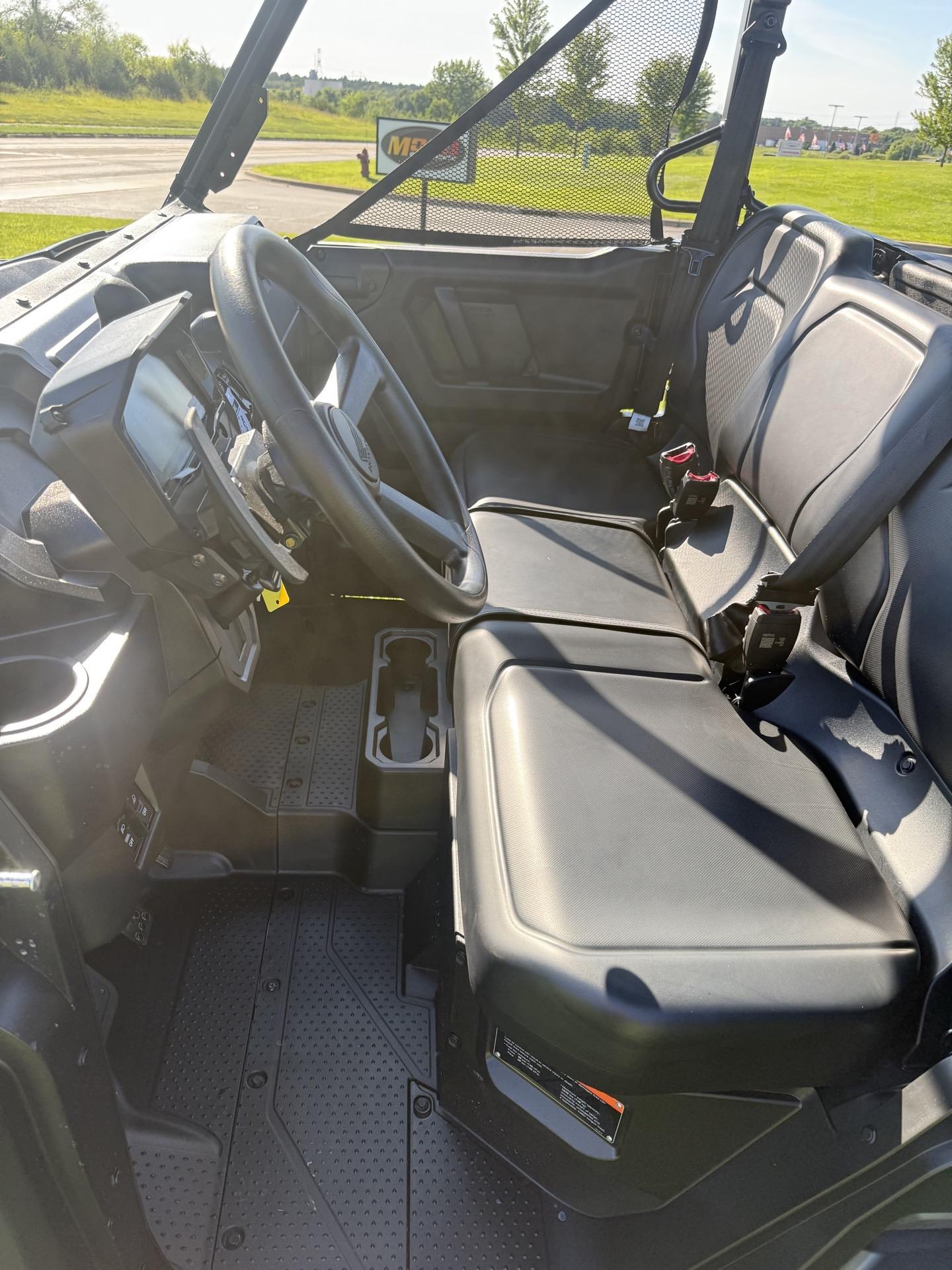 2026 Honda Pioneer 1000 Deluxe 9