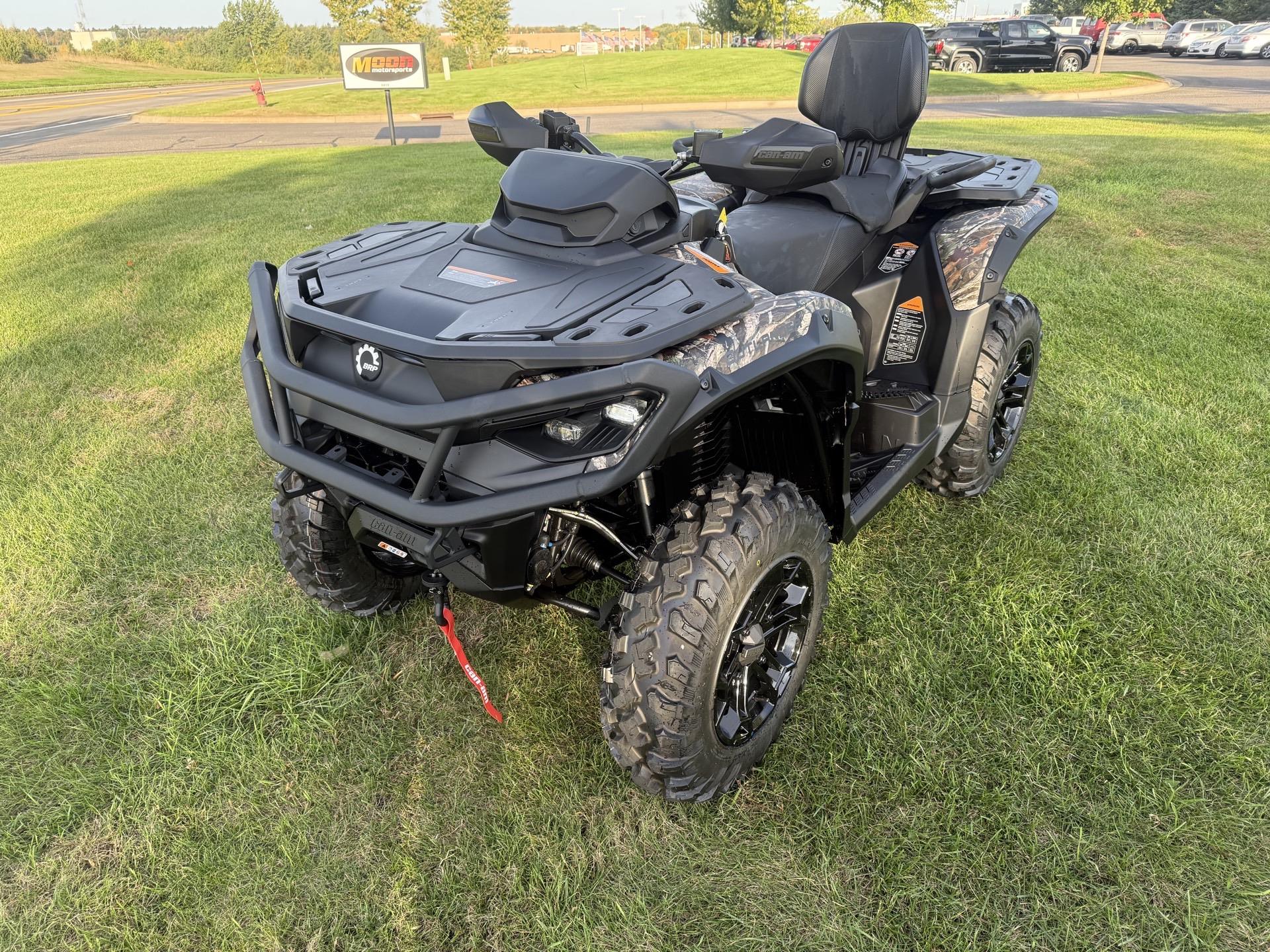 2027 Can-Am™ Outlander MAX XT 1000 8