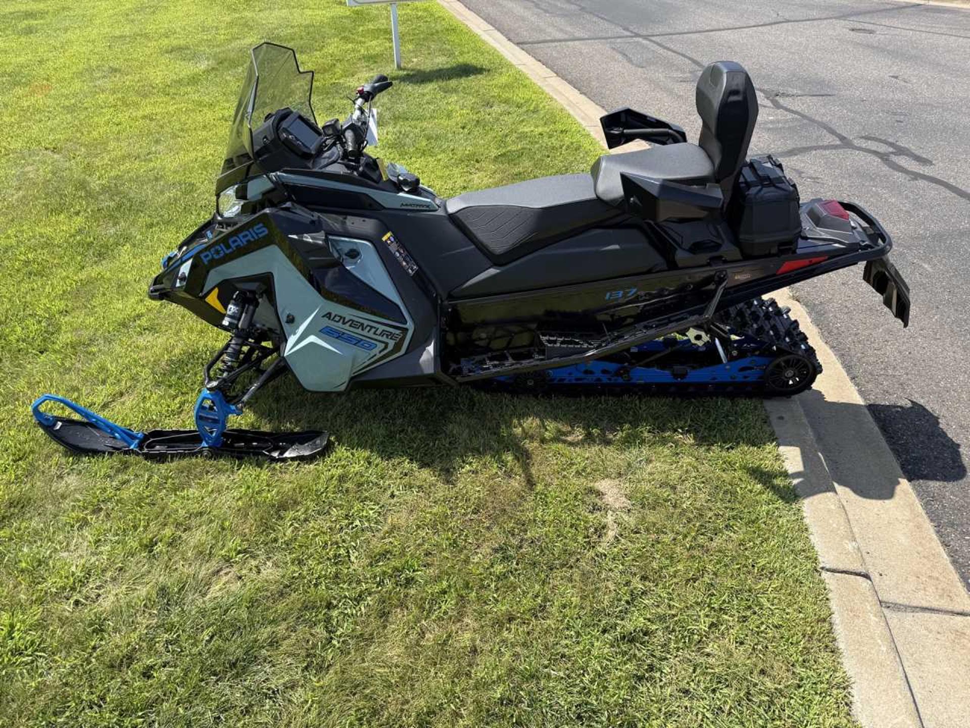 2026 Polaris 650 INDY Adventure 137 ES 3