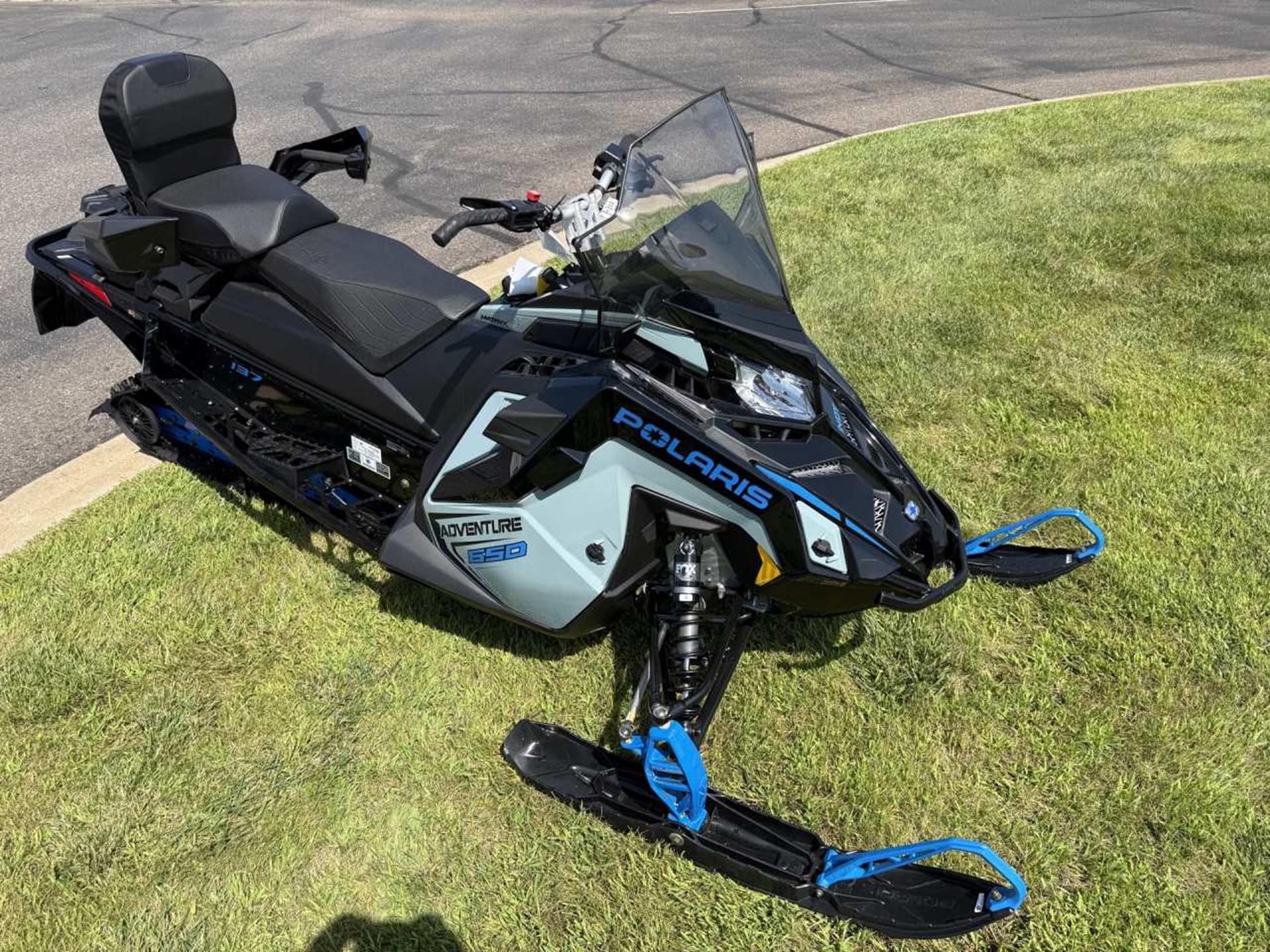 2026 Polaris 650 INDY Adventure 137 ES 9