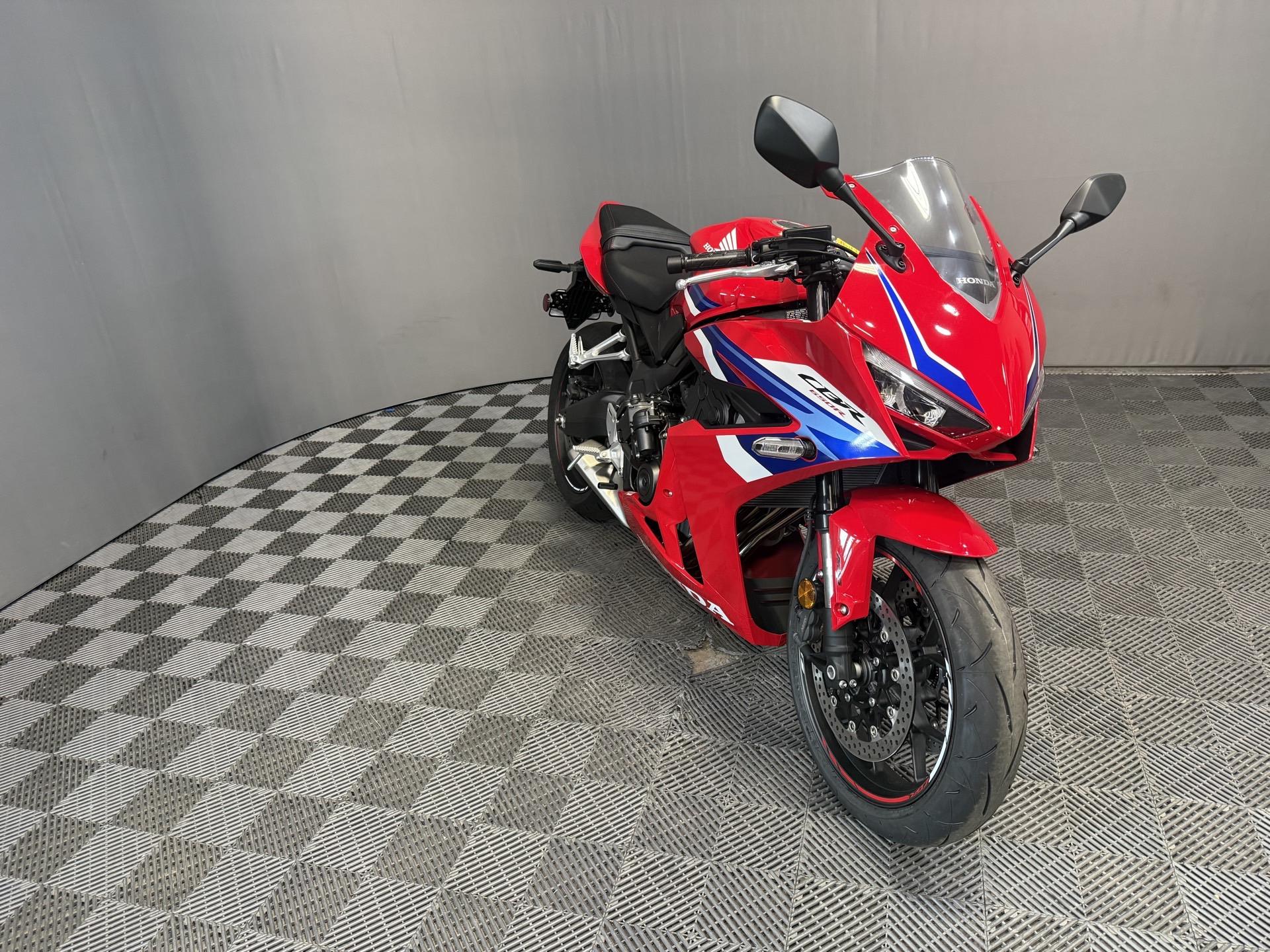 2026 Honda CBR650R E-Clutch 1