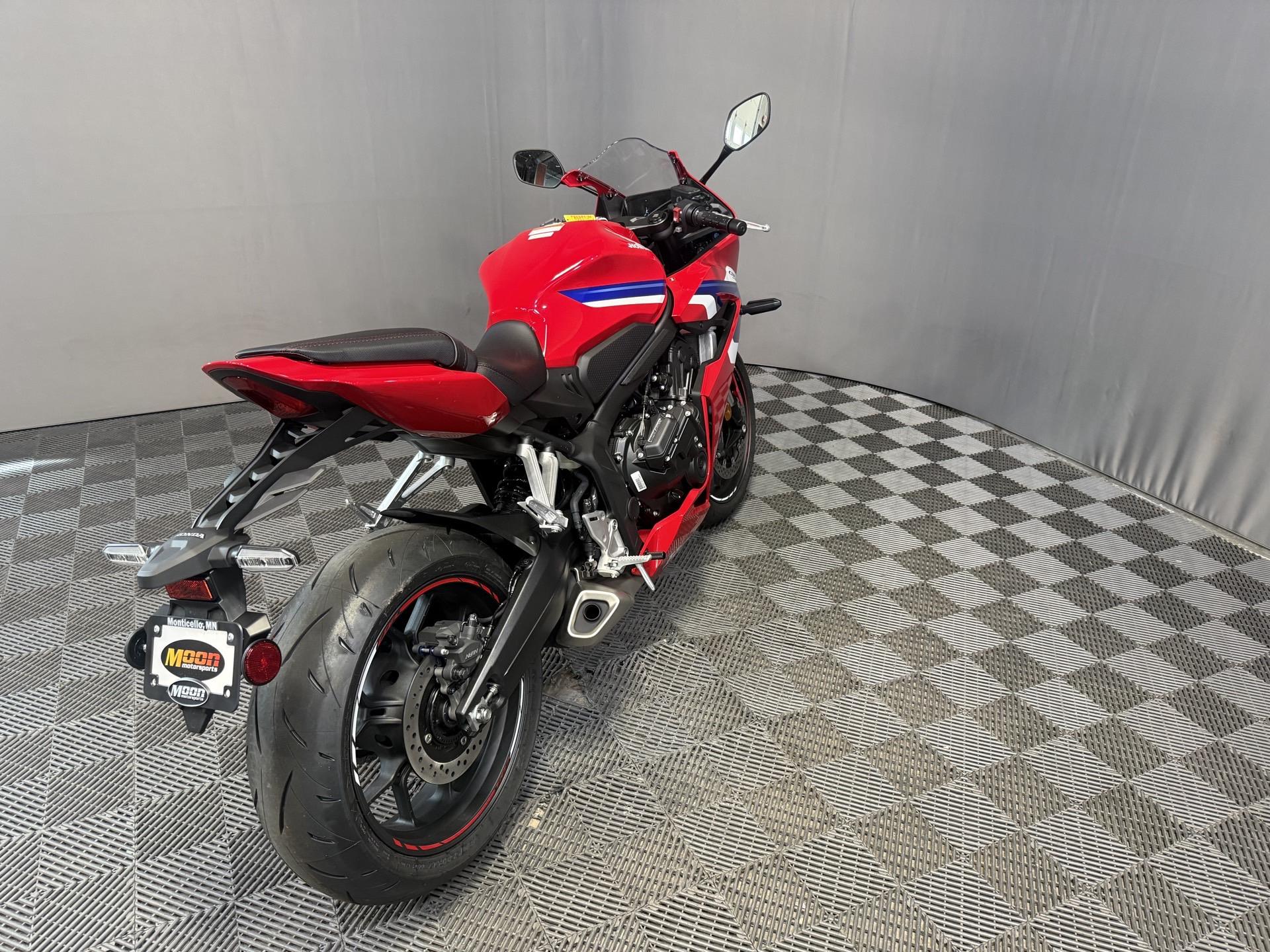 2026 Honda CBR650R E-Clutch 11