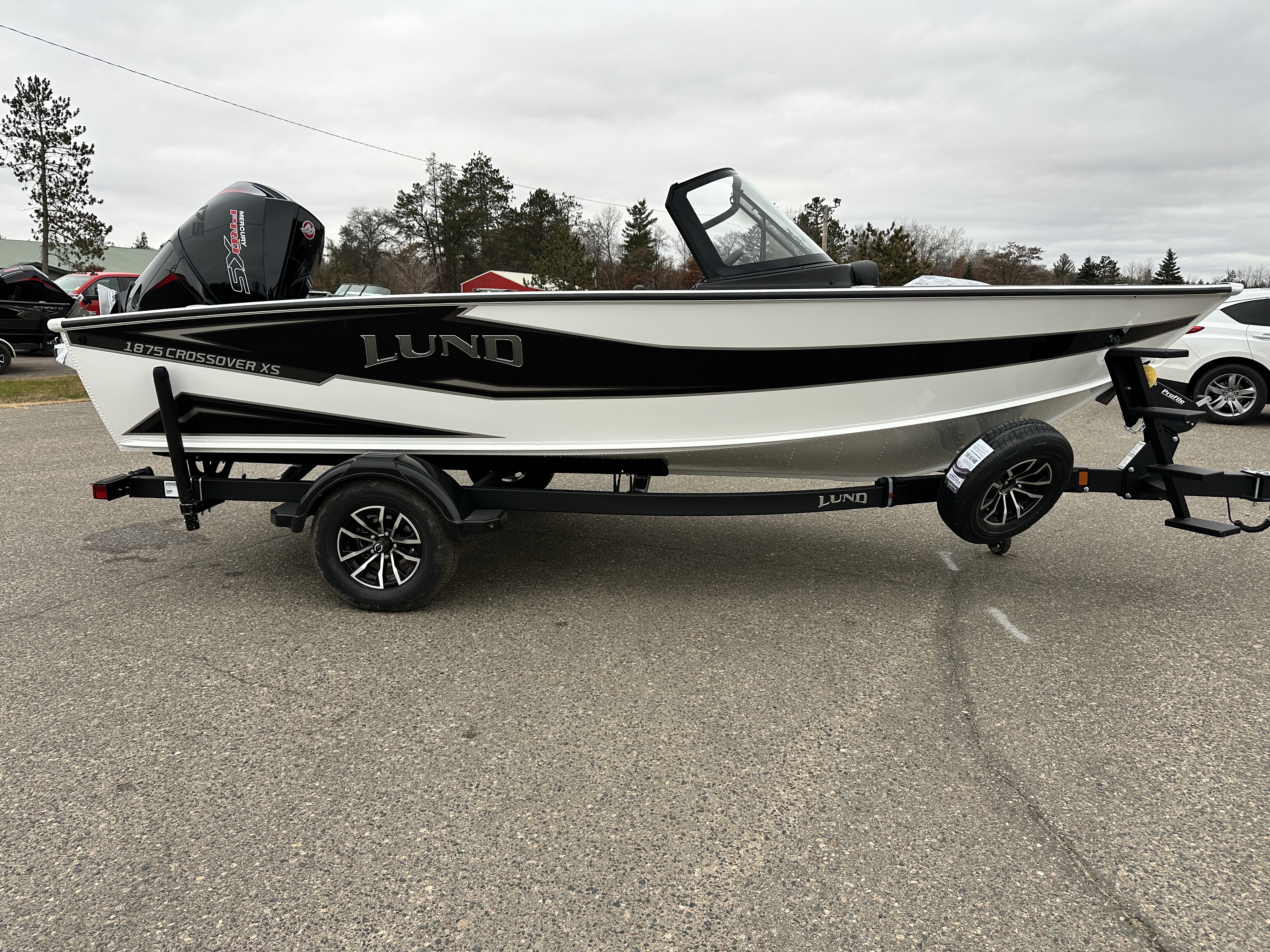 2026 Lund 1875 CROSSOVER XS, Brainerd MN | New Power Boats