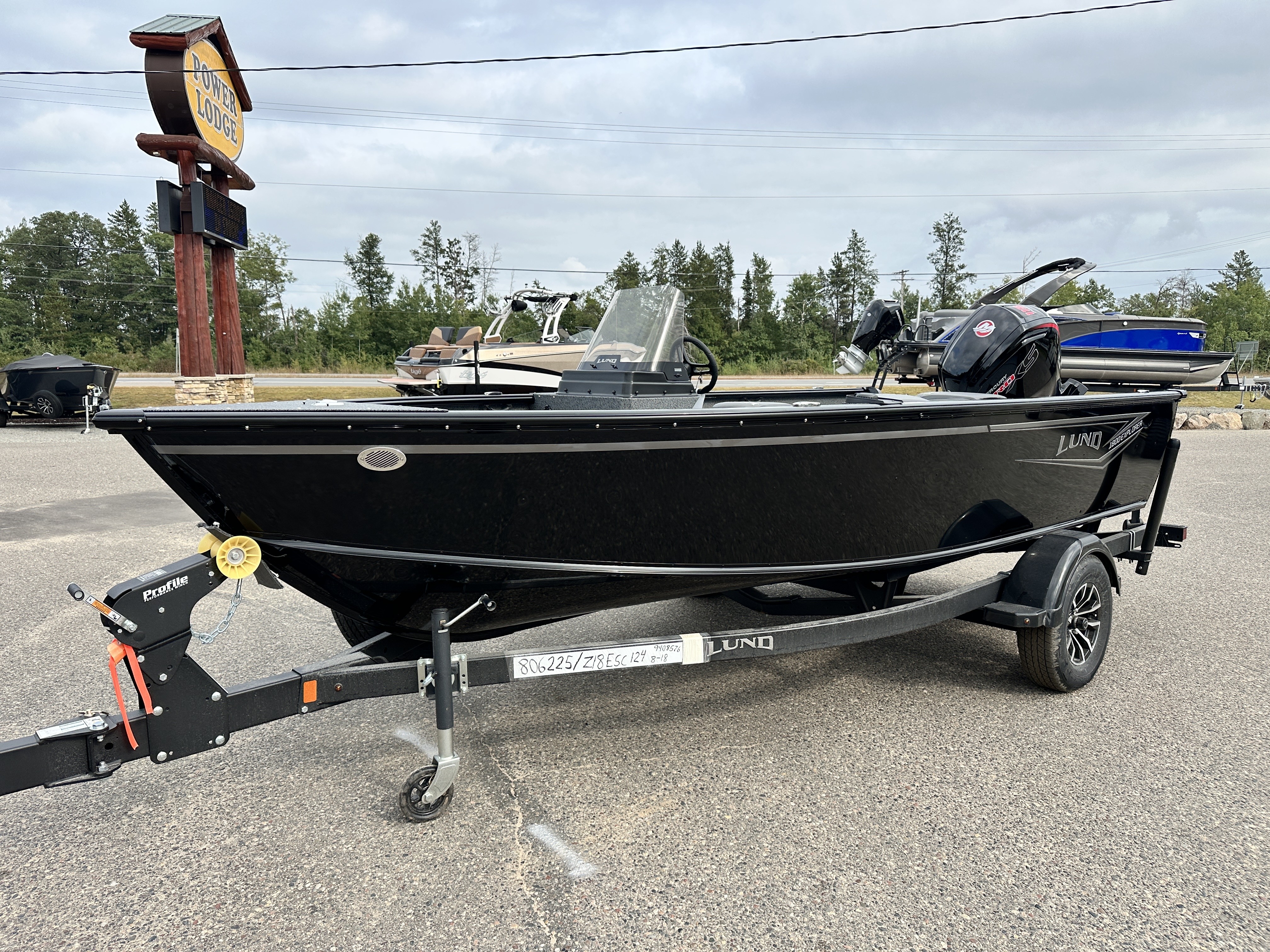 2026 Lund 1800 EXPLORER SIDE CONSOLE