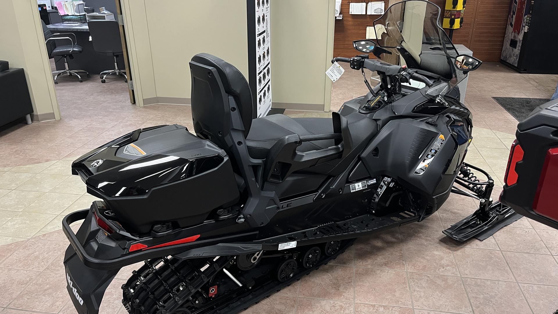 2025 Ski-Doo Grand Touring LE 900 ACE Turbo ES Silent Track II 1.25 in Ramsey, Minnesota - Photo 2