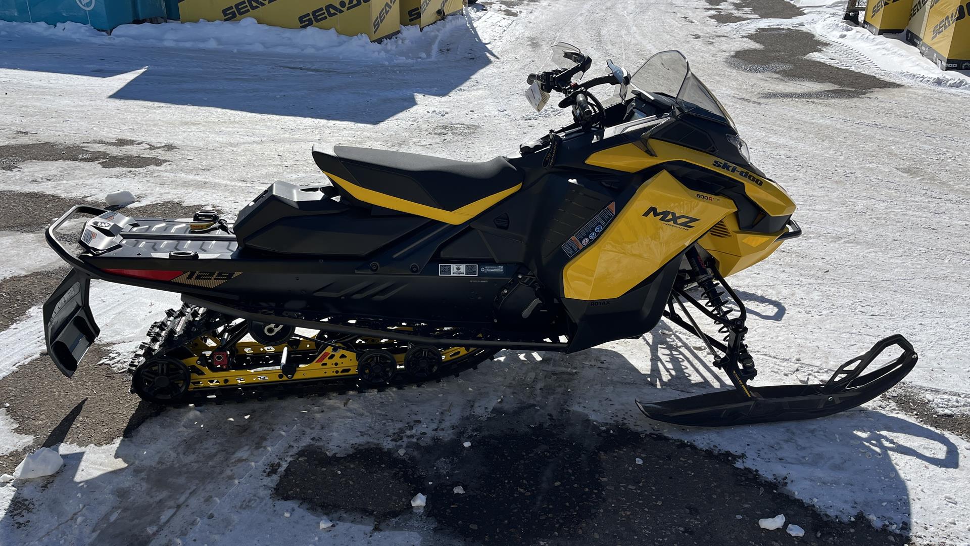 2025 Ski-Doo MXZ Adrenaline 129 600R E-TEC ES Ripsaw 1.25 in Ramsey, Minnesota - Photo 4