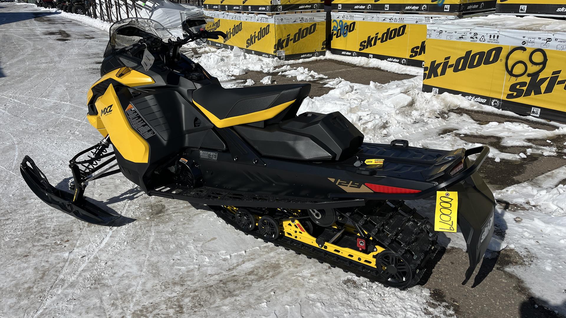 2025 Ski-Doo MXZ Adrenaline 129 600R E-TEC ES Ripsaw 1.25 in Ramsey, Minnesota - Photo 6