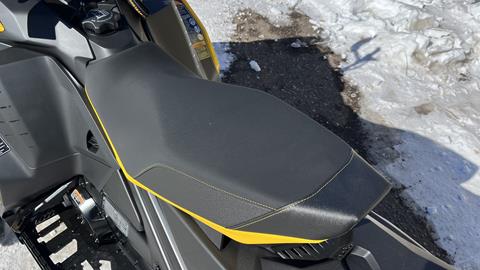 2025 Ski-Doo MXZ Adrenaline 129 600R E-TEC ES Ripsaw 1.25 in Ramsey, Minnesota - Photo 9