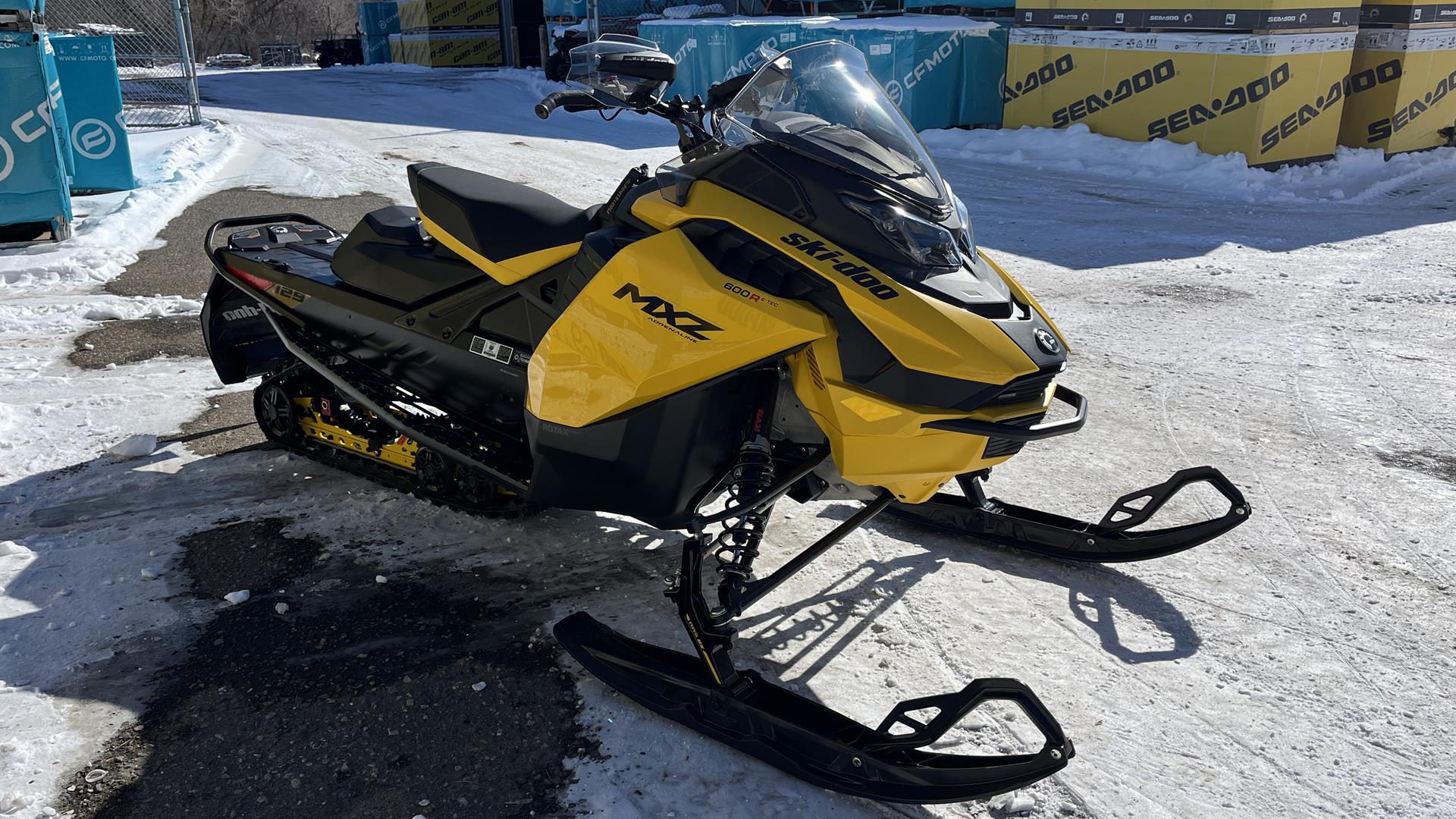2025 Ski-Doo MXZ Adrenaline 129 600R E-TEC ES Ripsaw 1.25 in Ramsey, Minnesota - Photo 3
