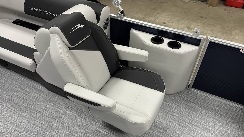 2026 Bennington 22 S STERN RADIUS in Ramsey, Minnesota - Photo 16