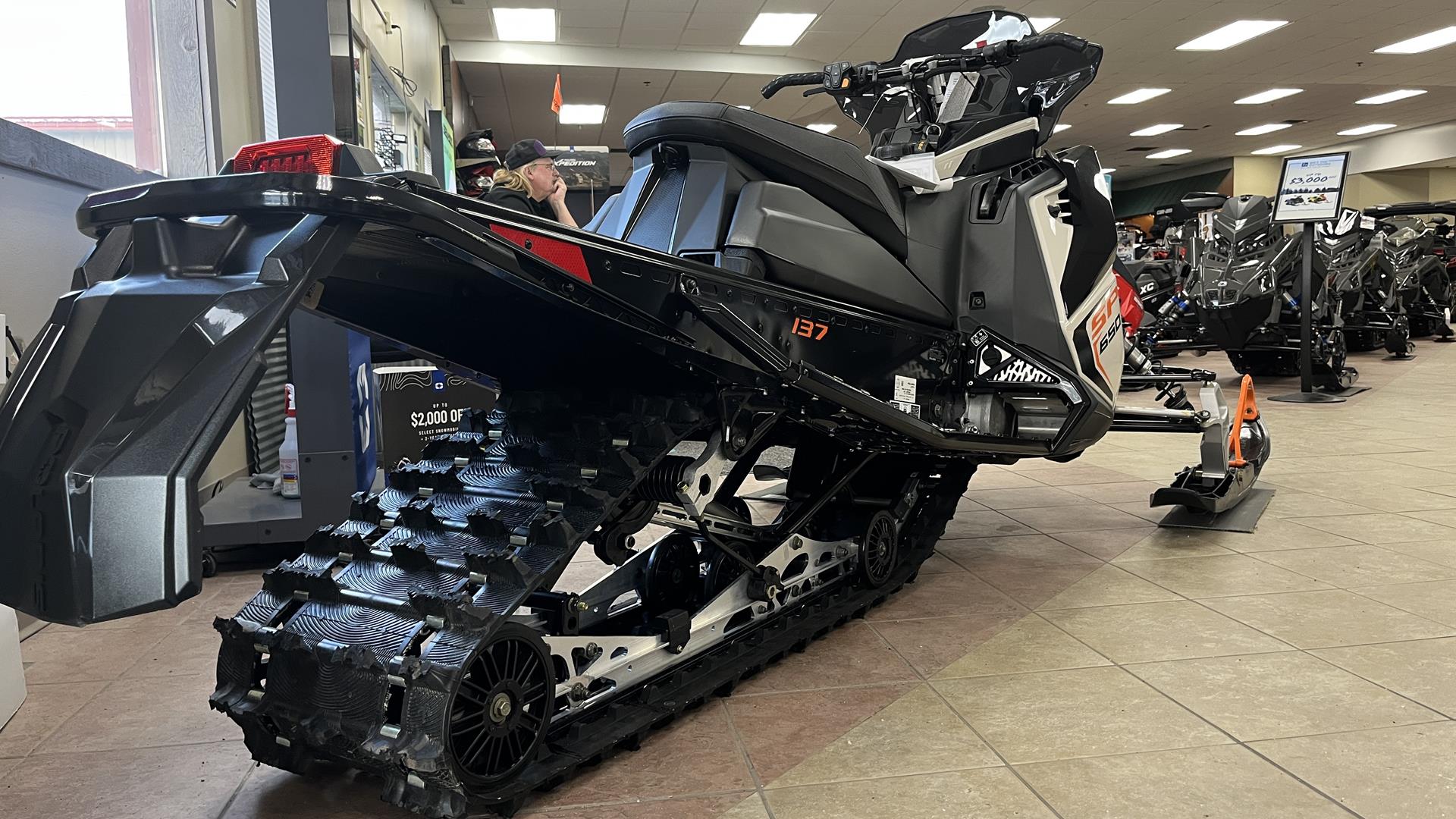 2025 Polaris 650 INDY SP 137 ES in Ramsey, Minnesota - Photo 3