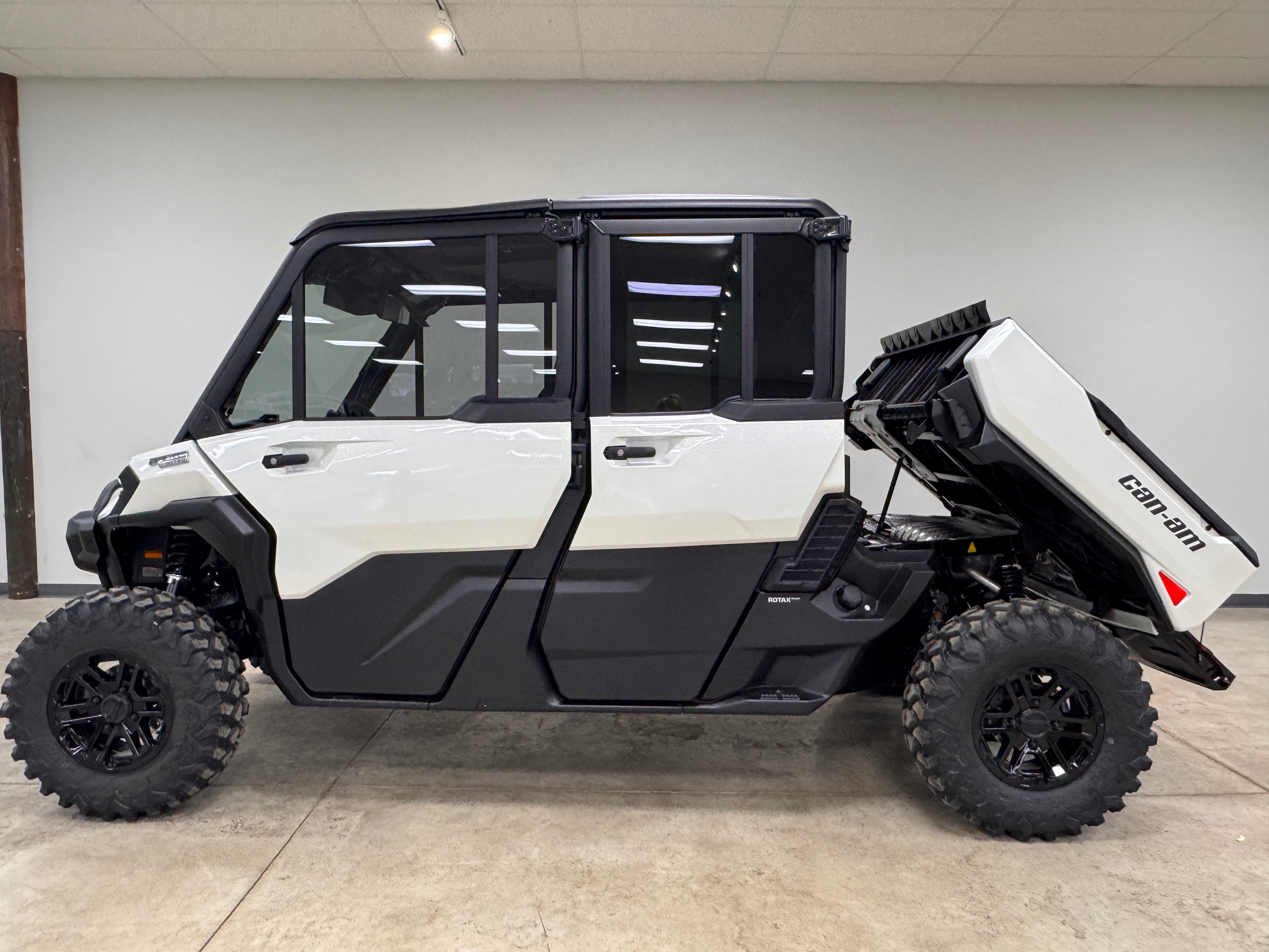 2026 Defender MAX Limited HD11