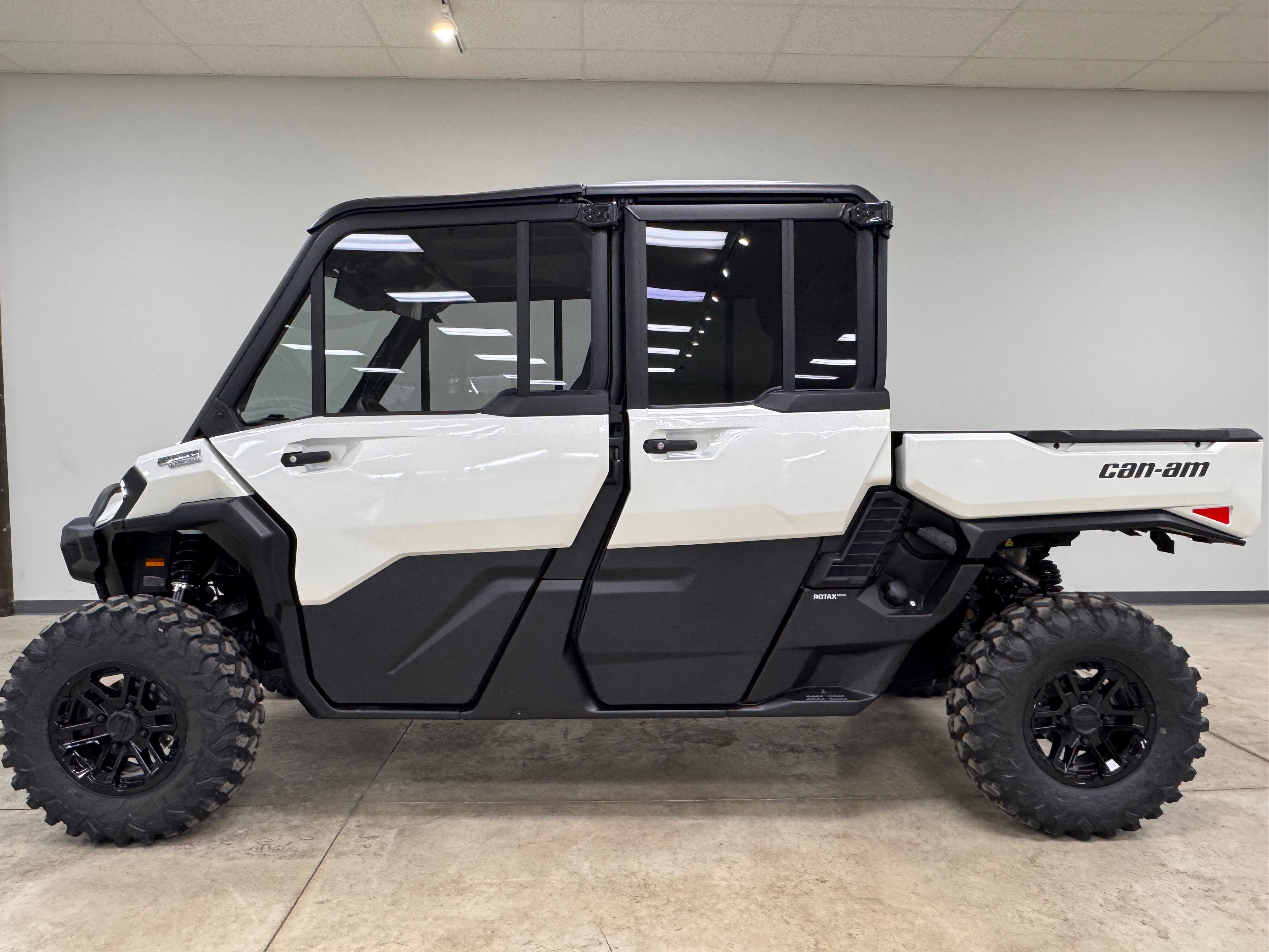 2026 Defender MAX Limited HD11