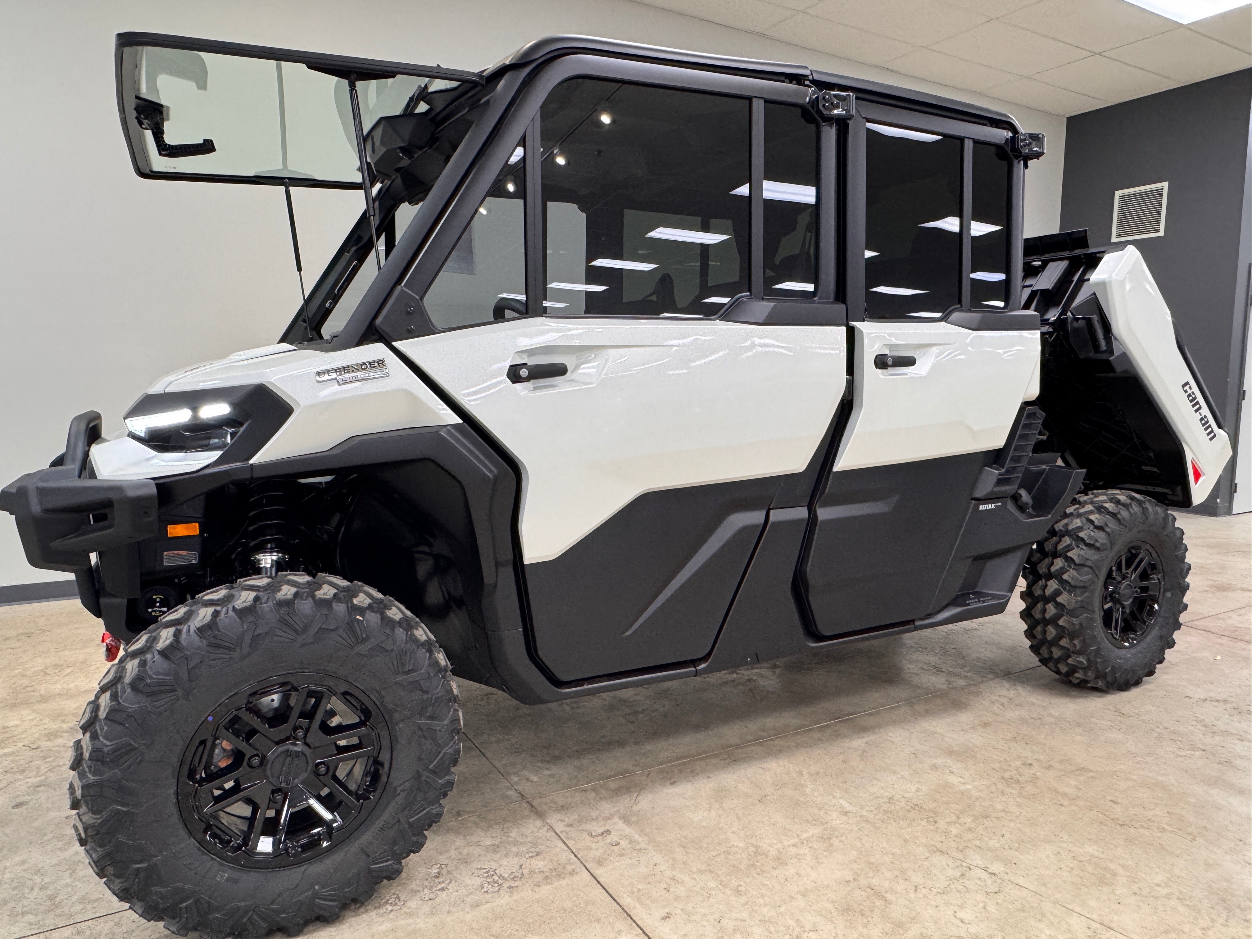2026 Defender MAX Limited HD11