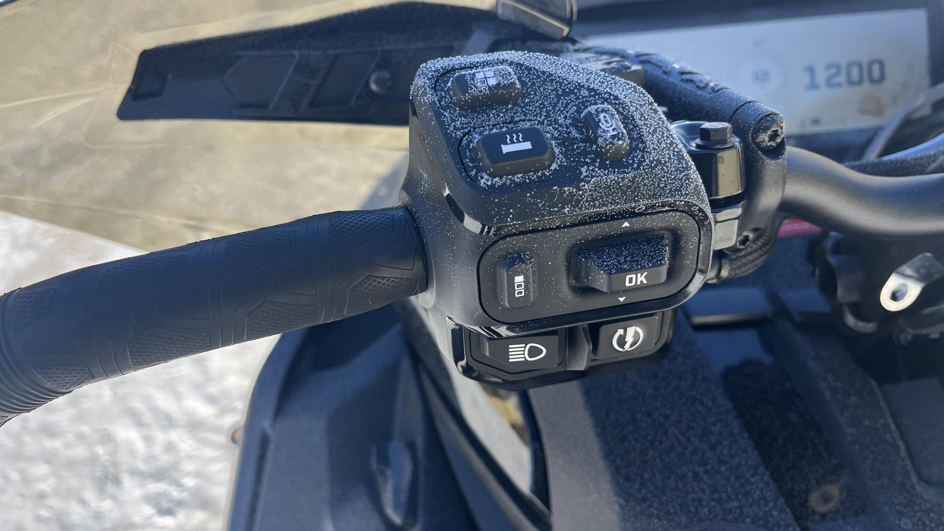 2025 Ski-Doo MXZ X-RS w/ Competition Package 850 E-TEC Turbo R SHOT RipSaw II 2-Ply 1.25 w/ 10.25 in. Touchscreen in Ramsey, Minnesota - Photo 10