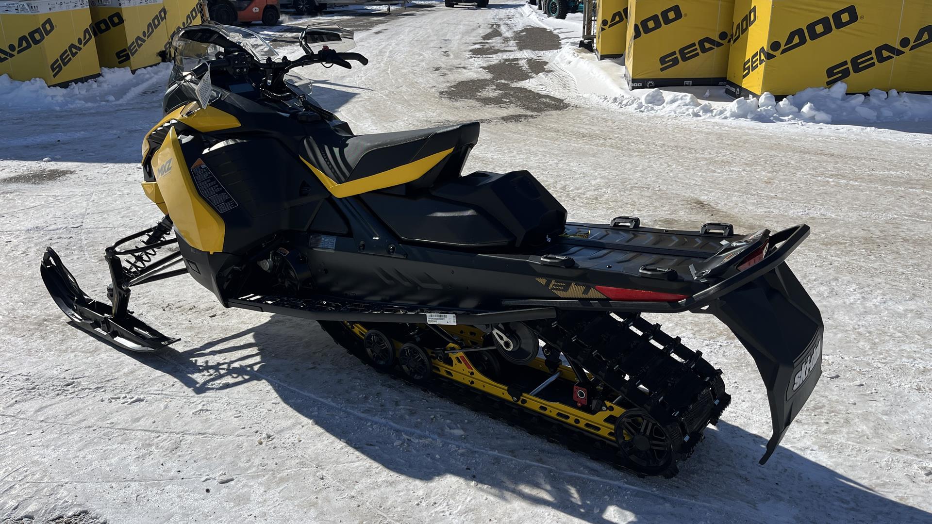 2025 Ski-Doo MXZ Adrenaline 137 850 E-TEC ES Ripsaw 1.25 in Ramsey, Minnesota - Photo 4