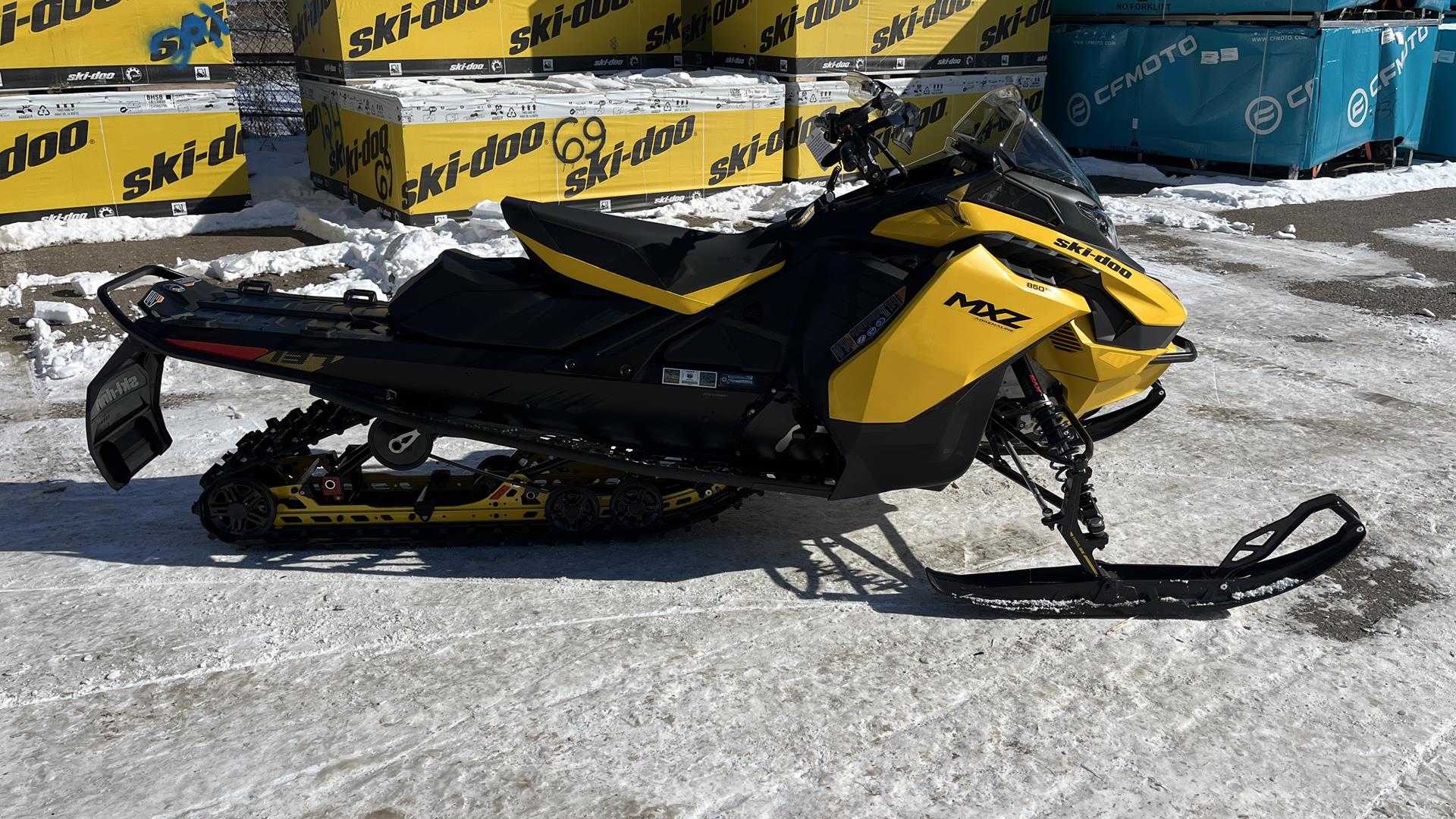 2025 Ski-Doo MXZ Adrenaline 137 850 E-TEC ES Ripsaw 1.25 in Ramsey, Minnesota - Photo 2