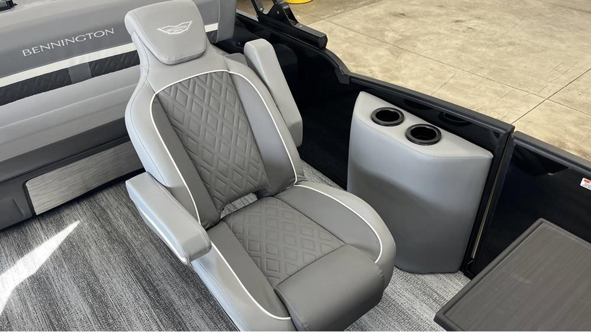 2025 Bennington 22 MSB in Ramsey, Minnesota - Photo 14