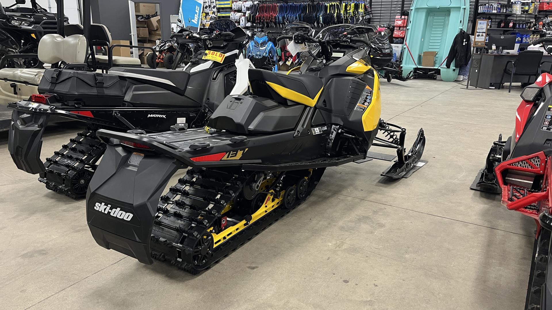 2025 Ski-Doo MXZ Adrenaline 137 600R E-TEC ES Ripsaw 1.25 in Ramsey, Minnesota - Photo 3