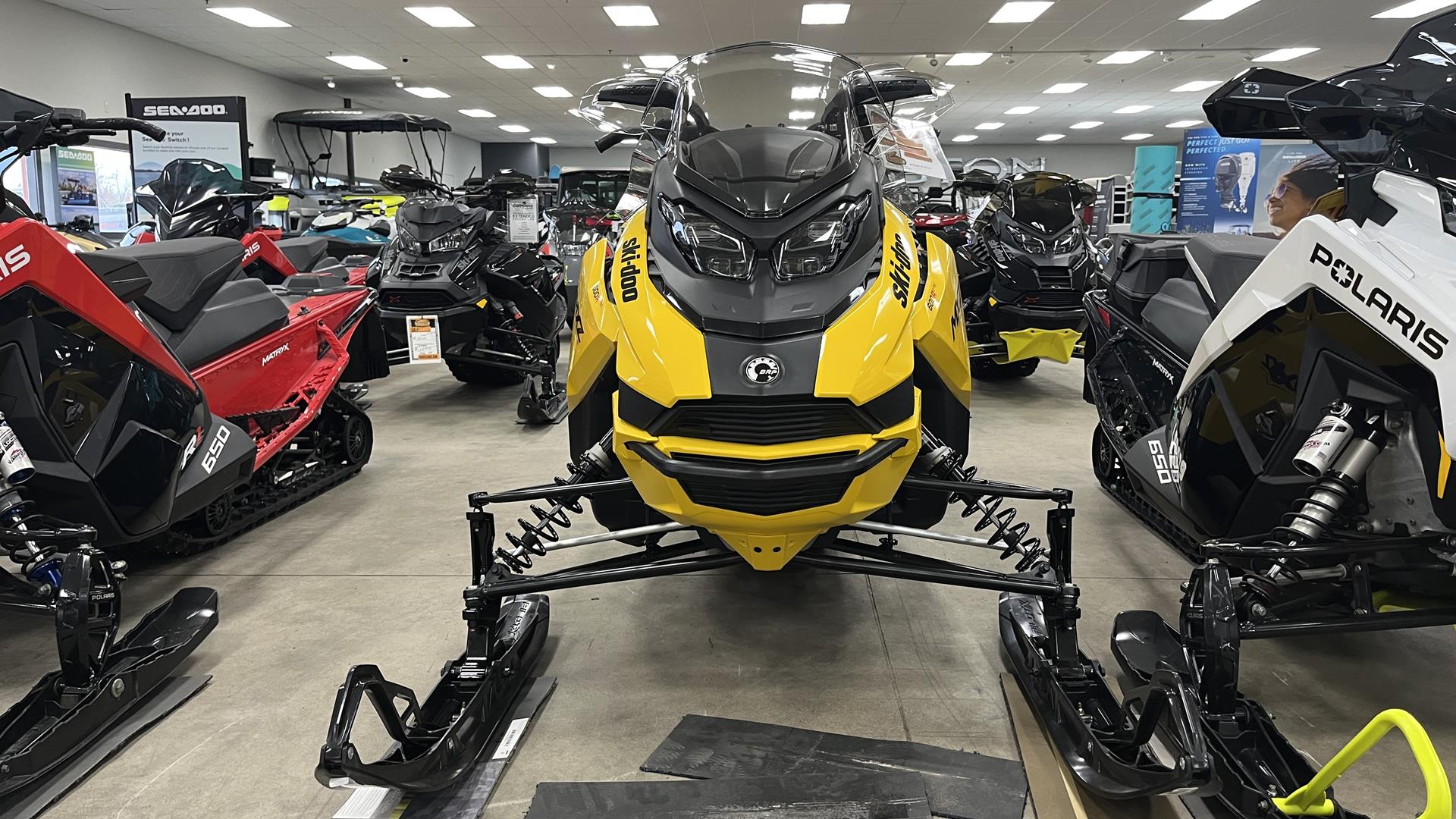 2025 Ski-Doo MXZ Adrenaline 137 600R E-TEC ES Ripsaw 1.25 in Ramsey, Minnesota - Photo 6