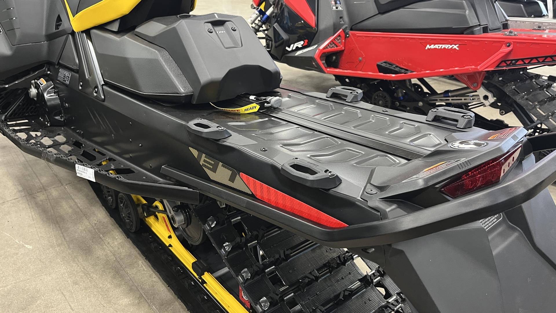 2025 Ski-Doo MXZ Adrenaline 137 600R E-TEC ES Ripsaw 1.25 in Ramsey, Minnesota - Photo 8