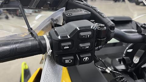 2025 Ski-Doo MXZ Adrenaline 137 600R E-TEC ES Ripsaw 1.25 in Ramsey, Minnesota - Photo 11