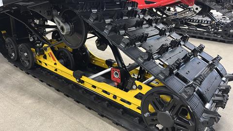 2025 Ski-Doo MXZ Adrenaline 137 600R E-TEC ES Ripsaw 1.25 in Ramsey, Minnesota - Photo 7