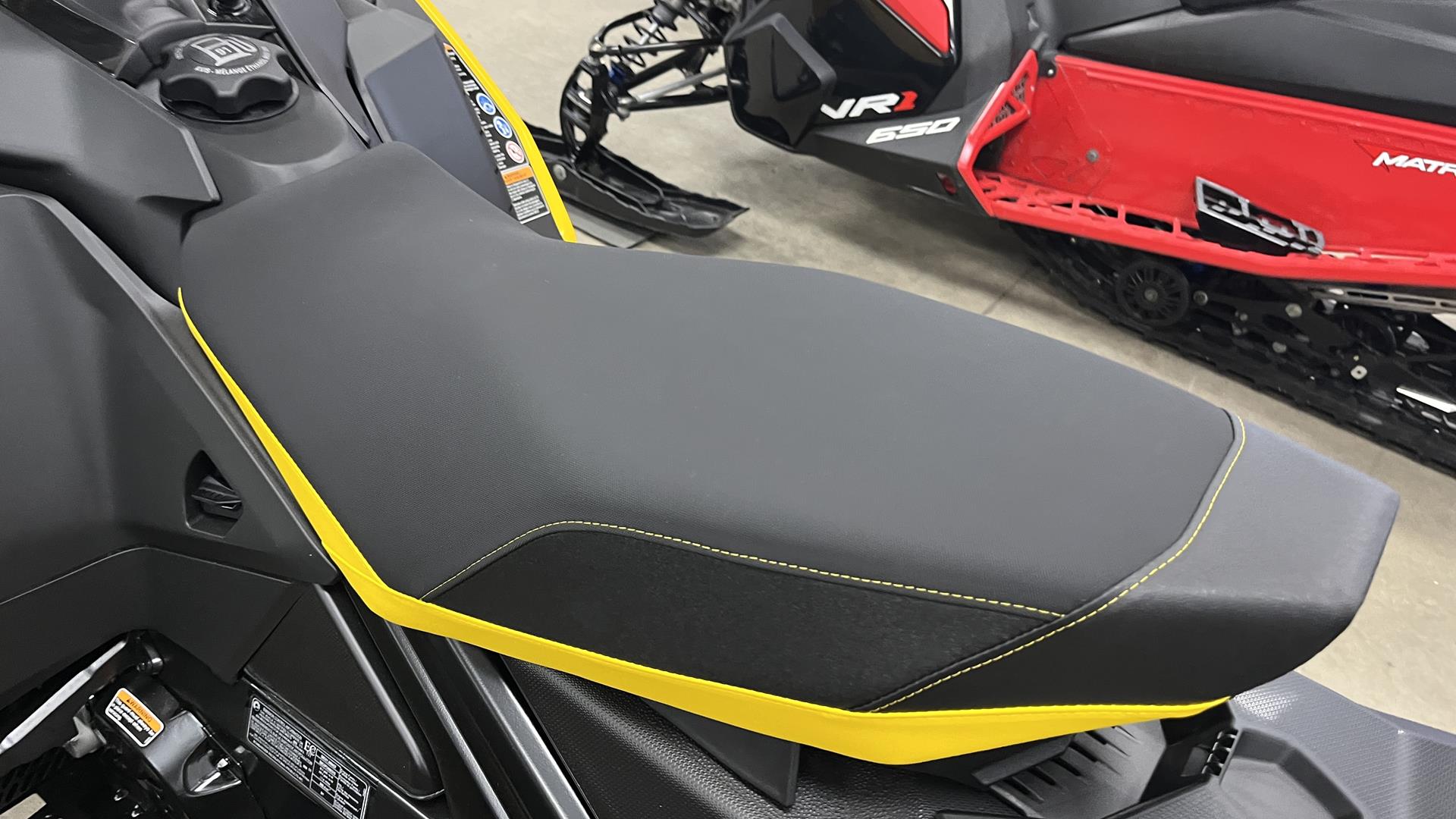 2025 Ski-Doo MXZ Adrenaline 137 600R E-TEC ES Ripsaw 1.25 in Ramsey, Minnesota - Photo 9