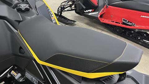 2025 Ski-Doo MXZ Adrenaline 137 600R E-TEC ES Ripsaw 1.25 in Ramsey, Minnesota - Photo 9