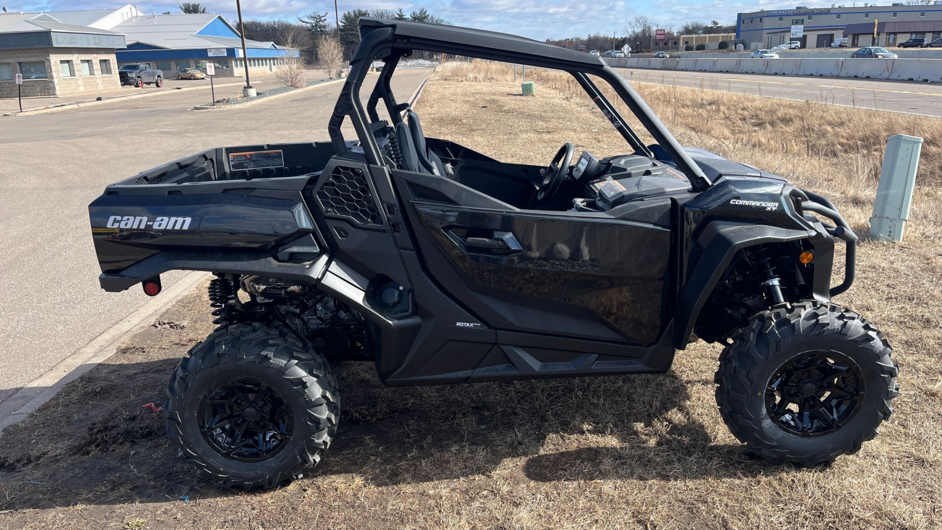 2025 Can-Am Commander XT 700 in Ramsey, Minnesota - Photo 4